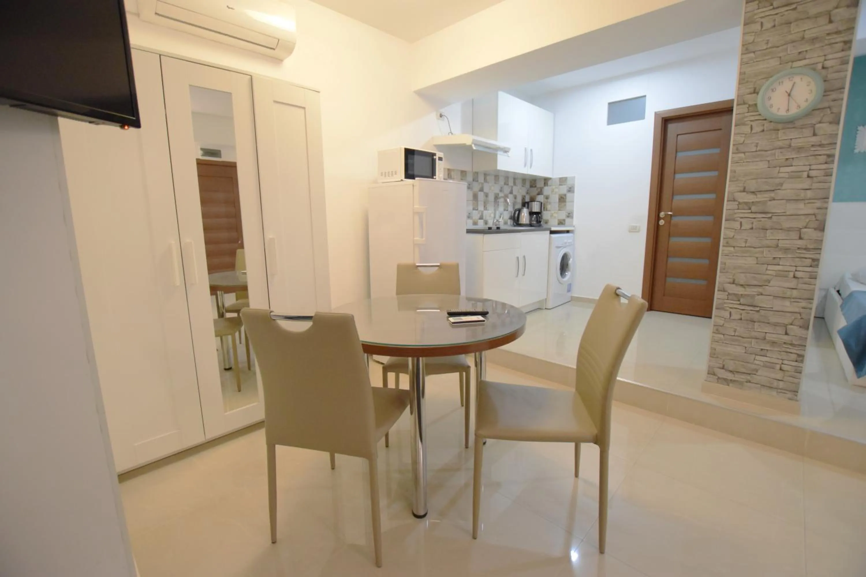 TV and multimedia in Decebal Residence Apartments