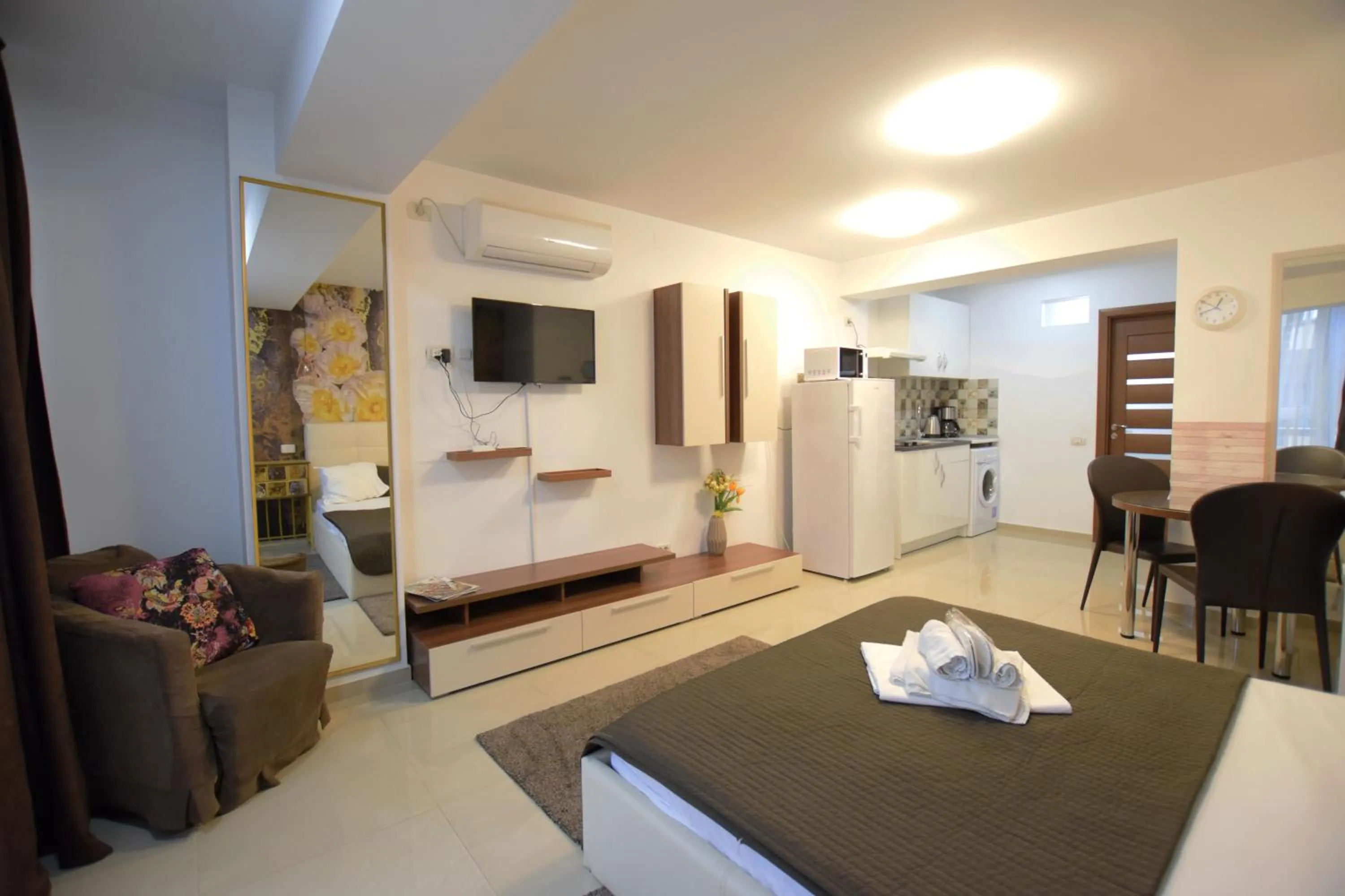 TV and multimedia, Bed in Decebal Residence Apartments