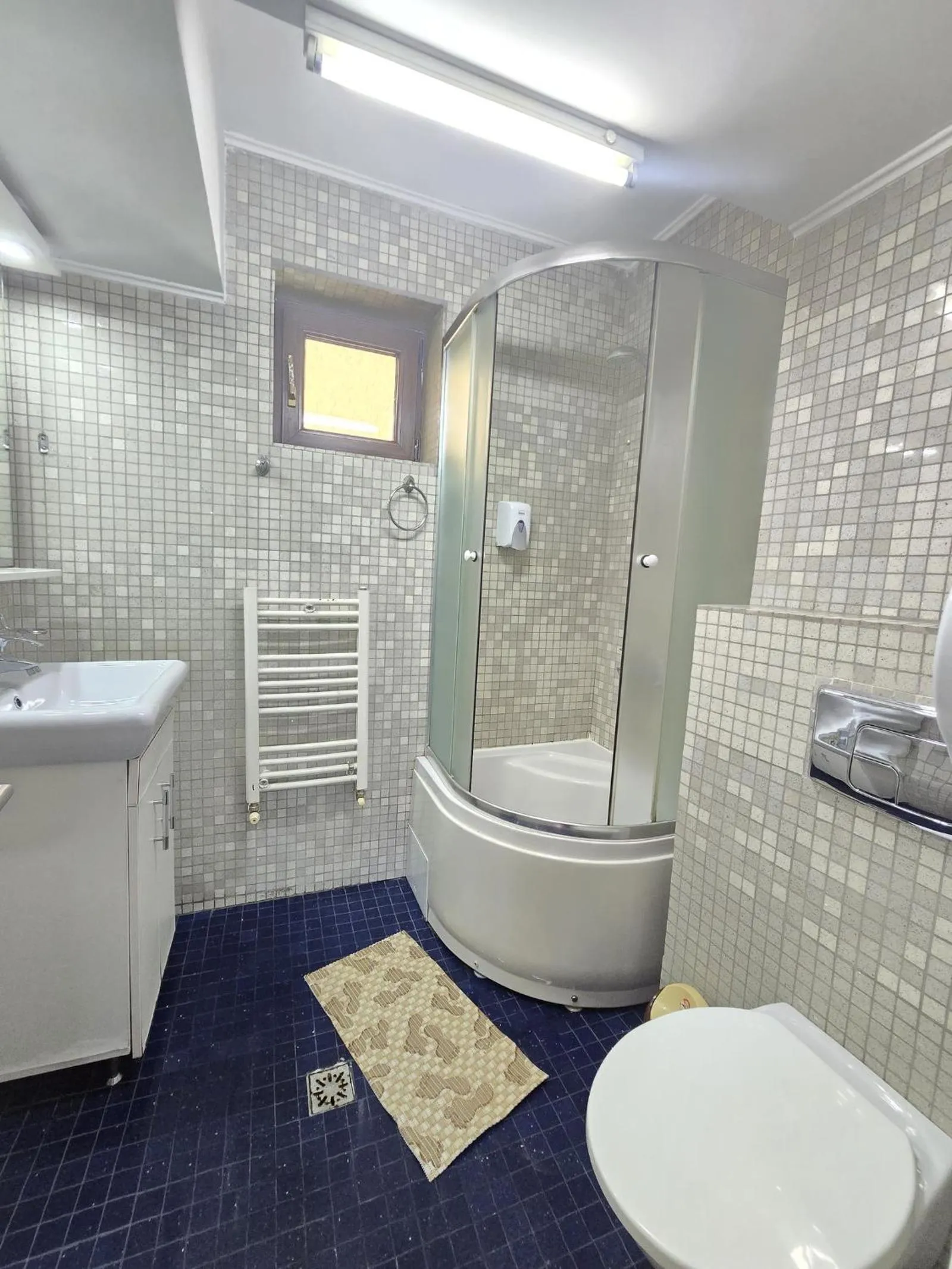 Shower in Decebal Residence Apartments