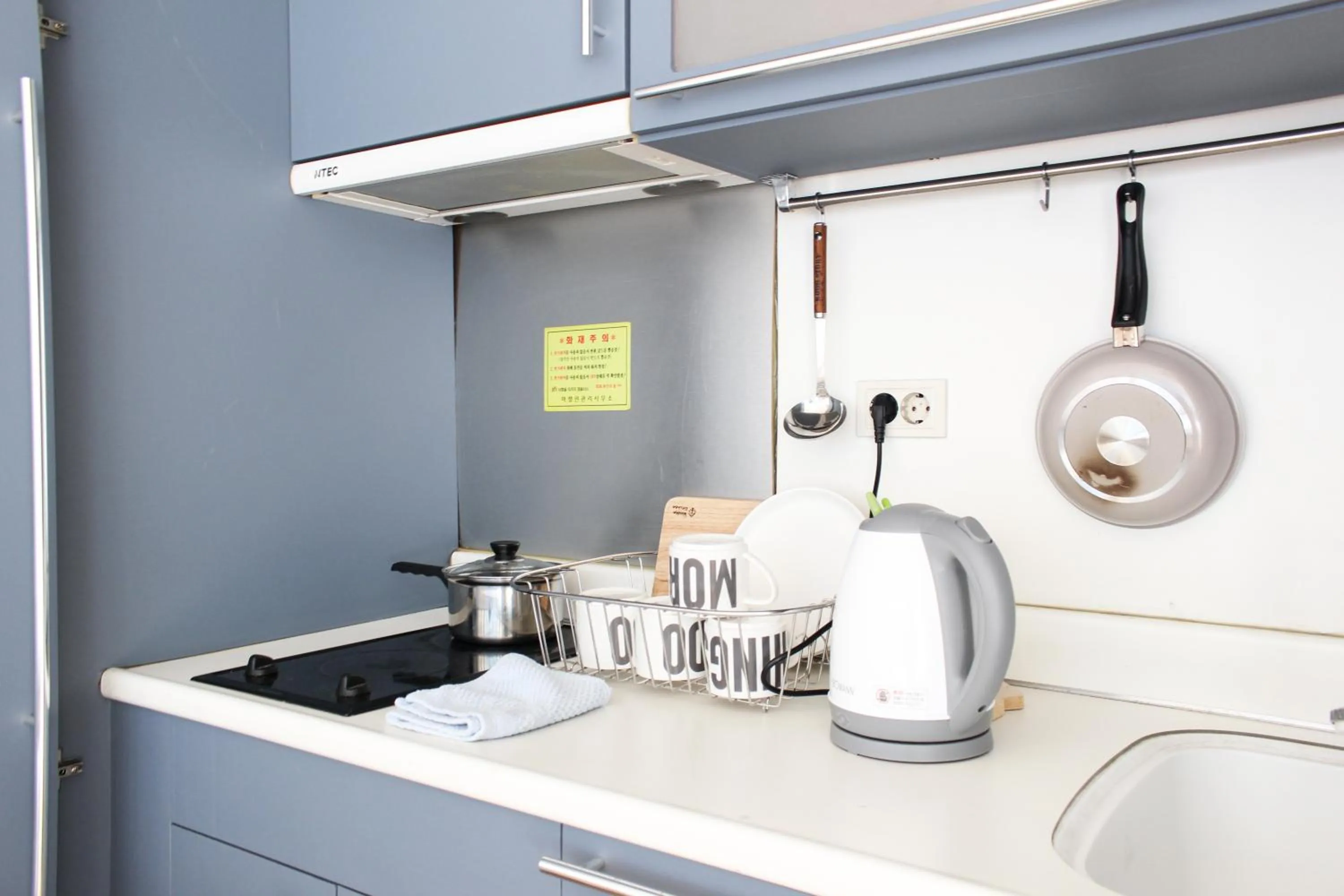 Coffee/tea facilities, Bathroom in Sam Stay Hongdae