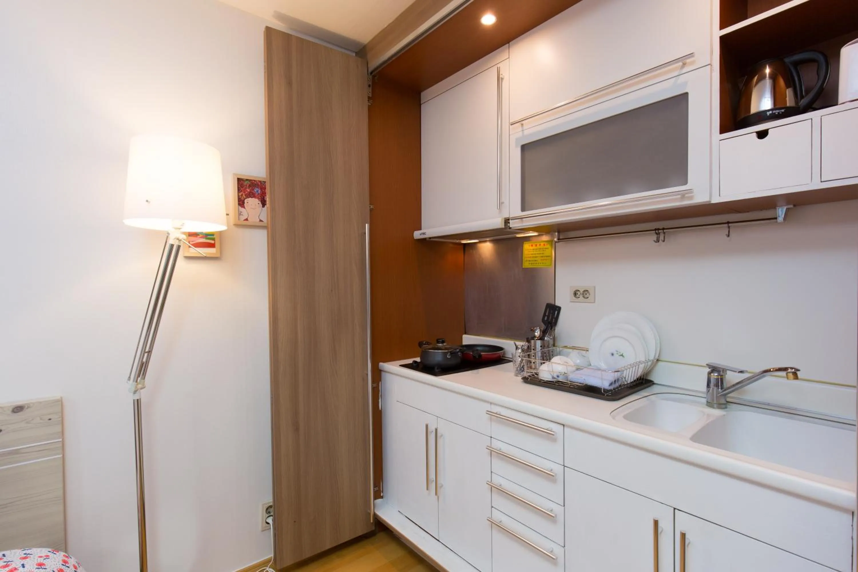 Dining area, Kitchen/Kitchenette in Sam Stay Hongdae