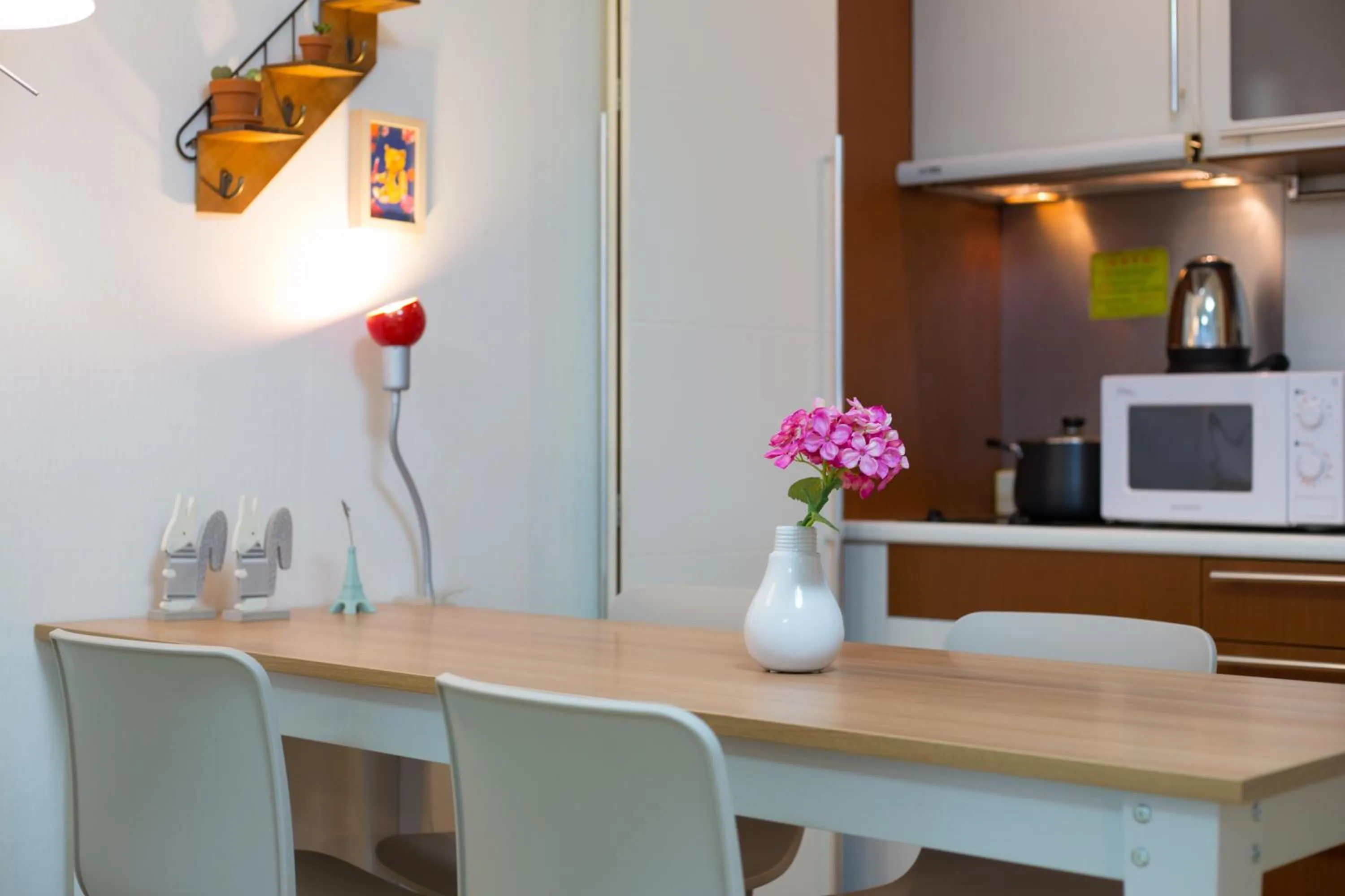 Kitchen or kitchenette, TV/Entertainment Center in Sam Stay Hongdae