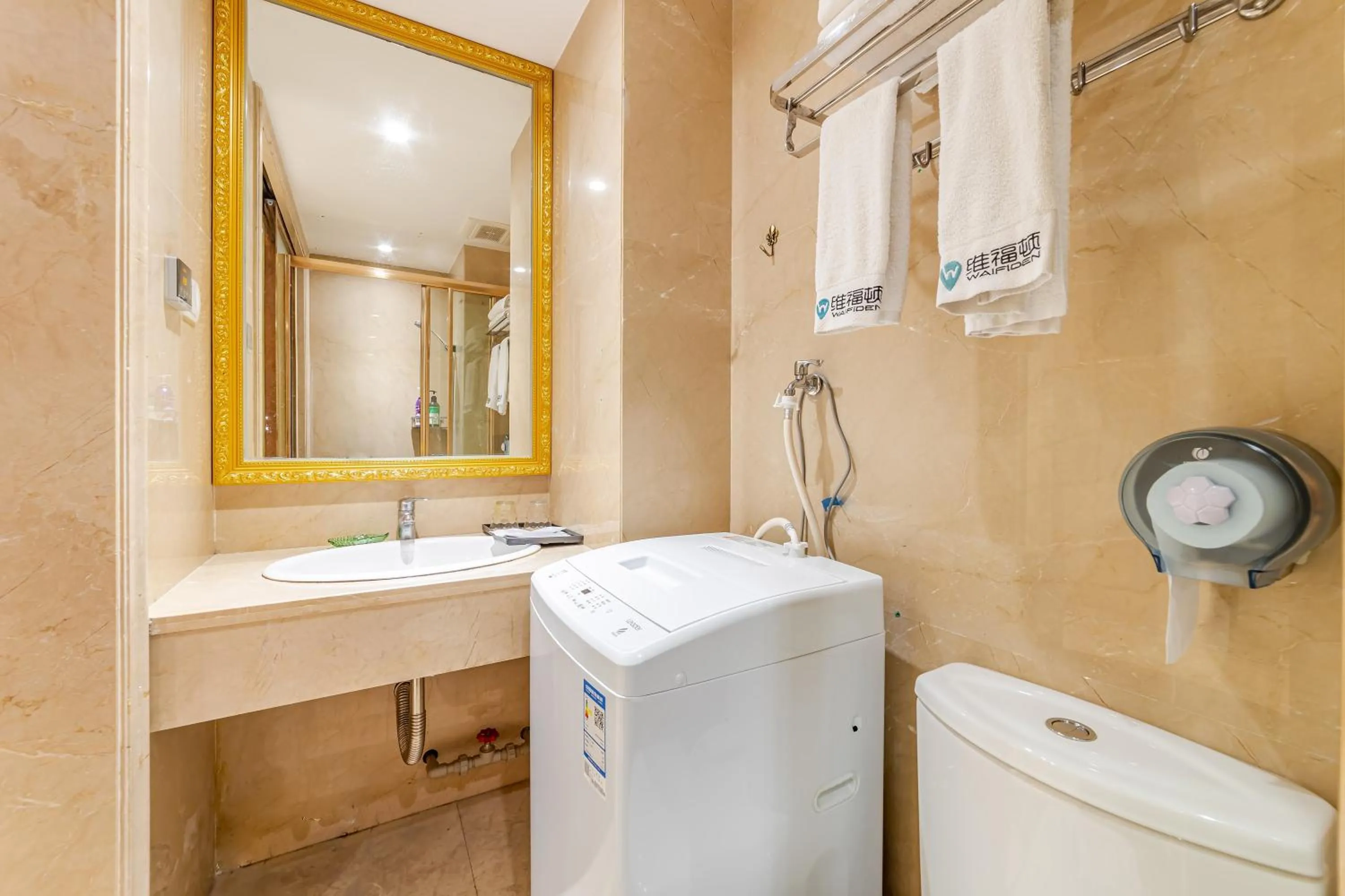 WAIFIDEN Guangzhou HaiZhu Square WanYi Apartment