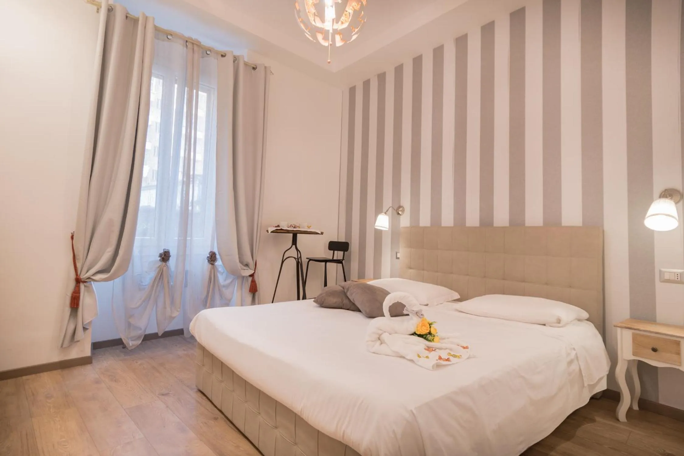 Bedroom, Bed in Your Vatican Suite