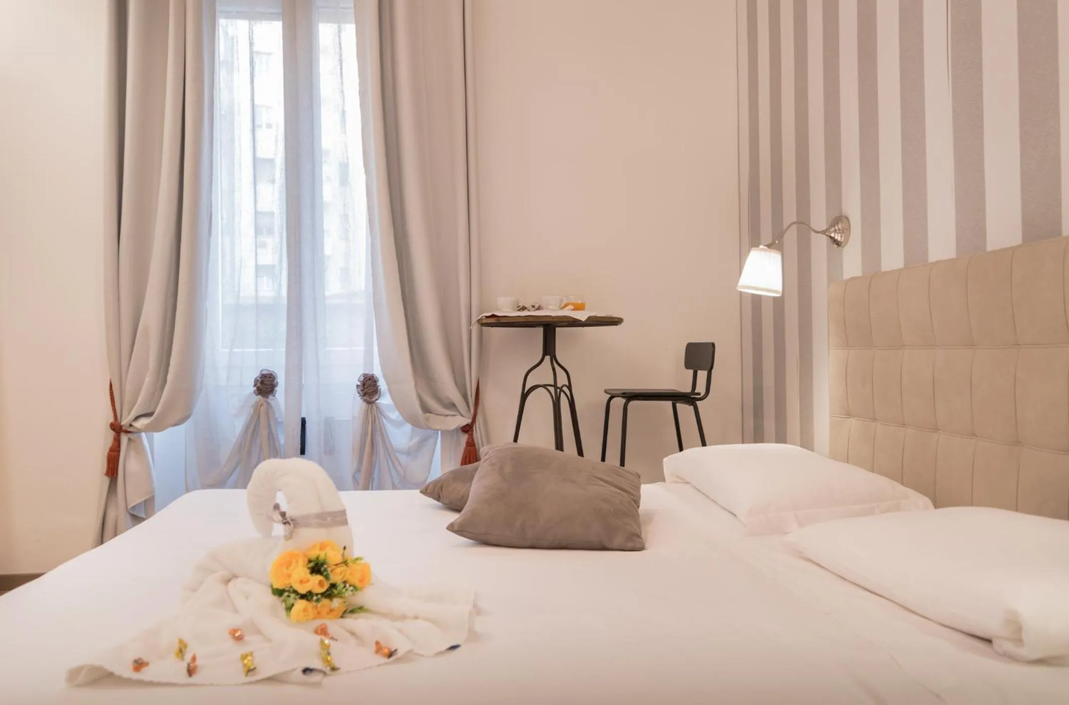 Bedroom, Bed in Your Vatican Suite