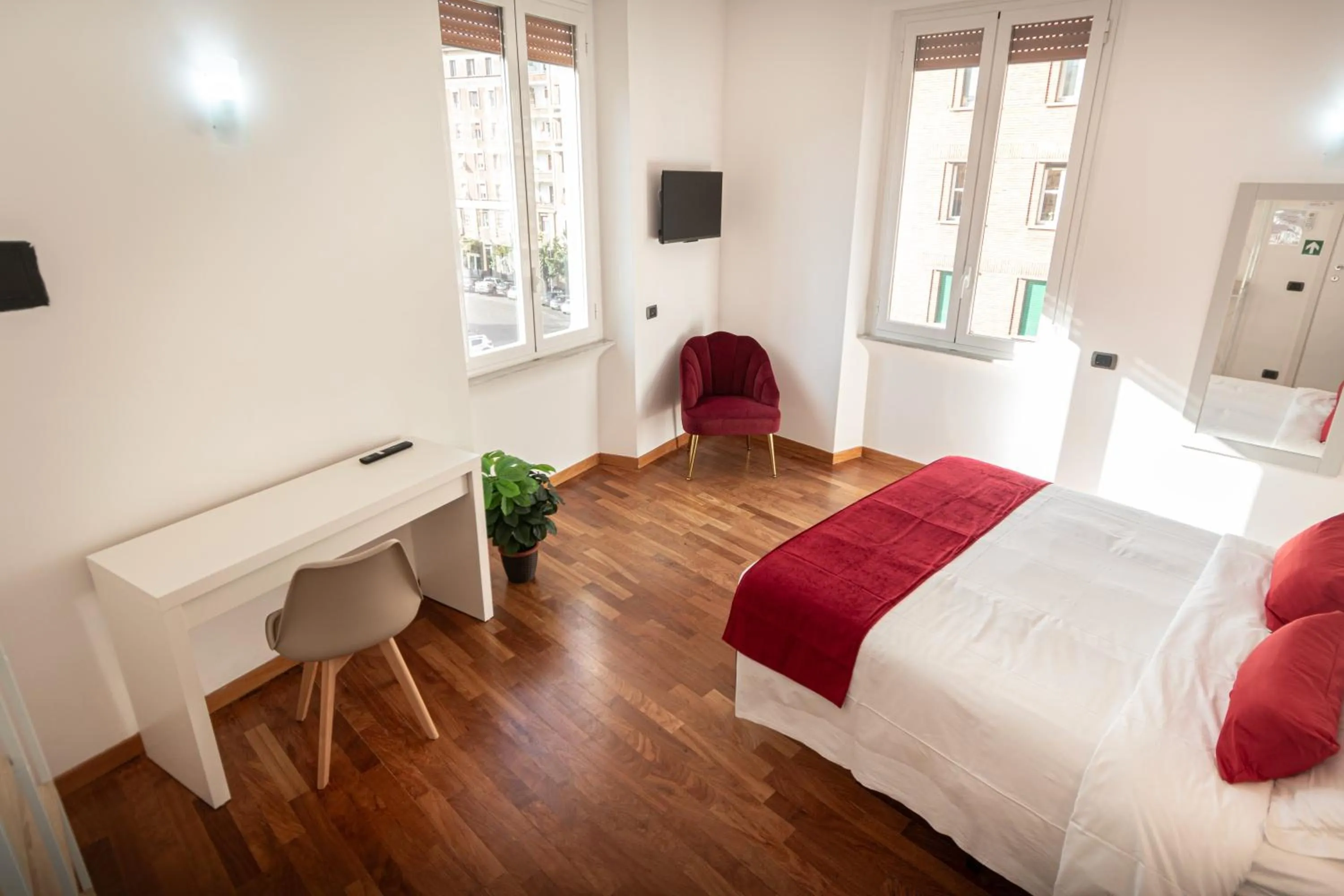 Photo of the whole room, Bed in Your Vatican Suite