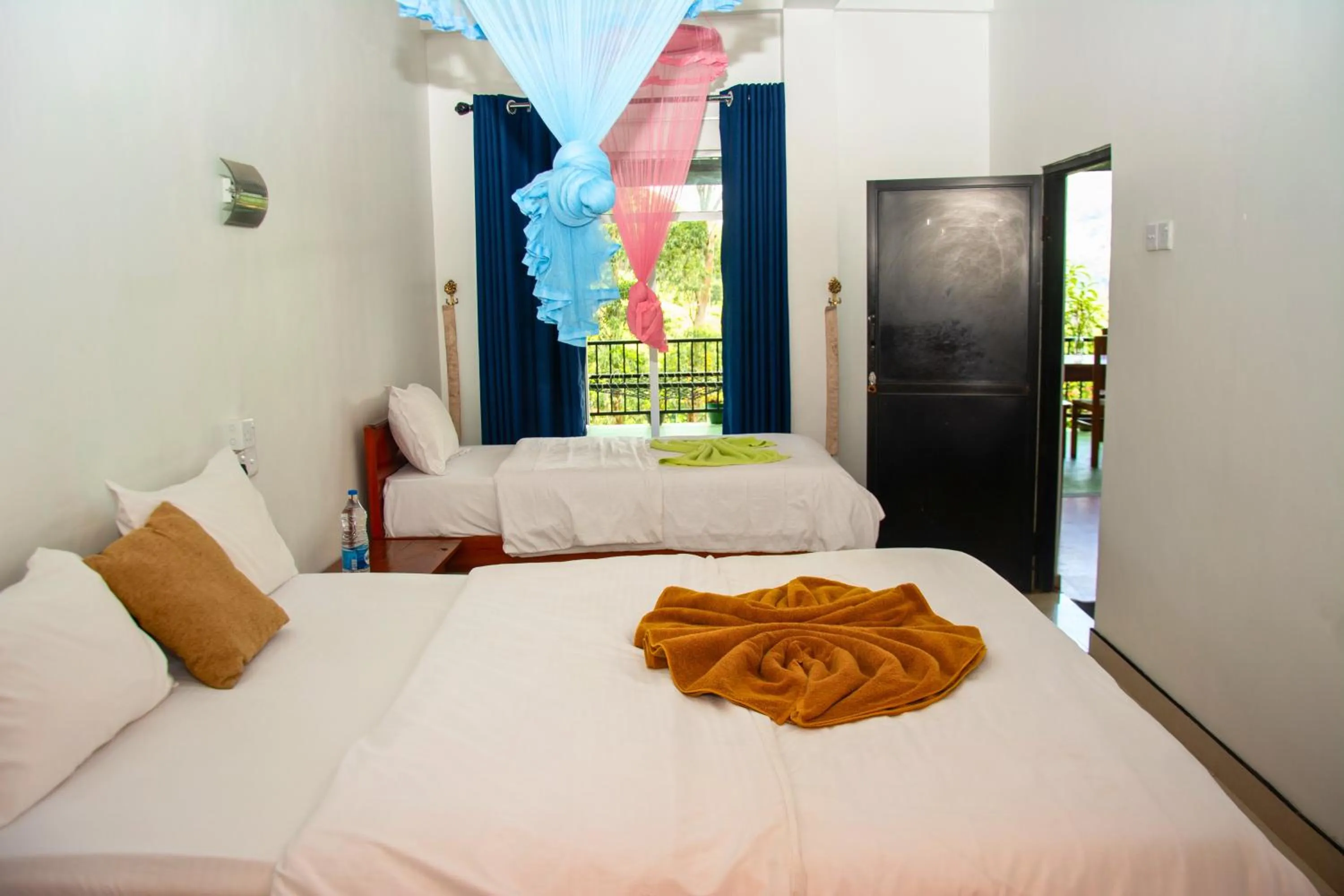 Bed in 9 Arch view rest inn