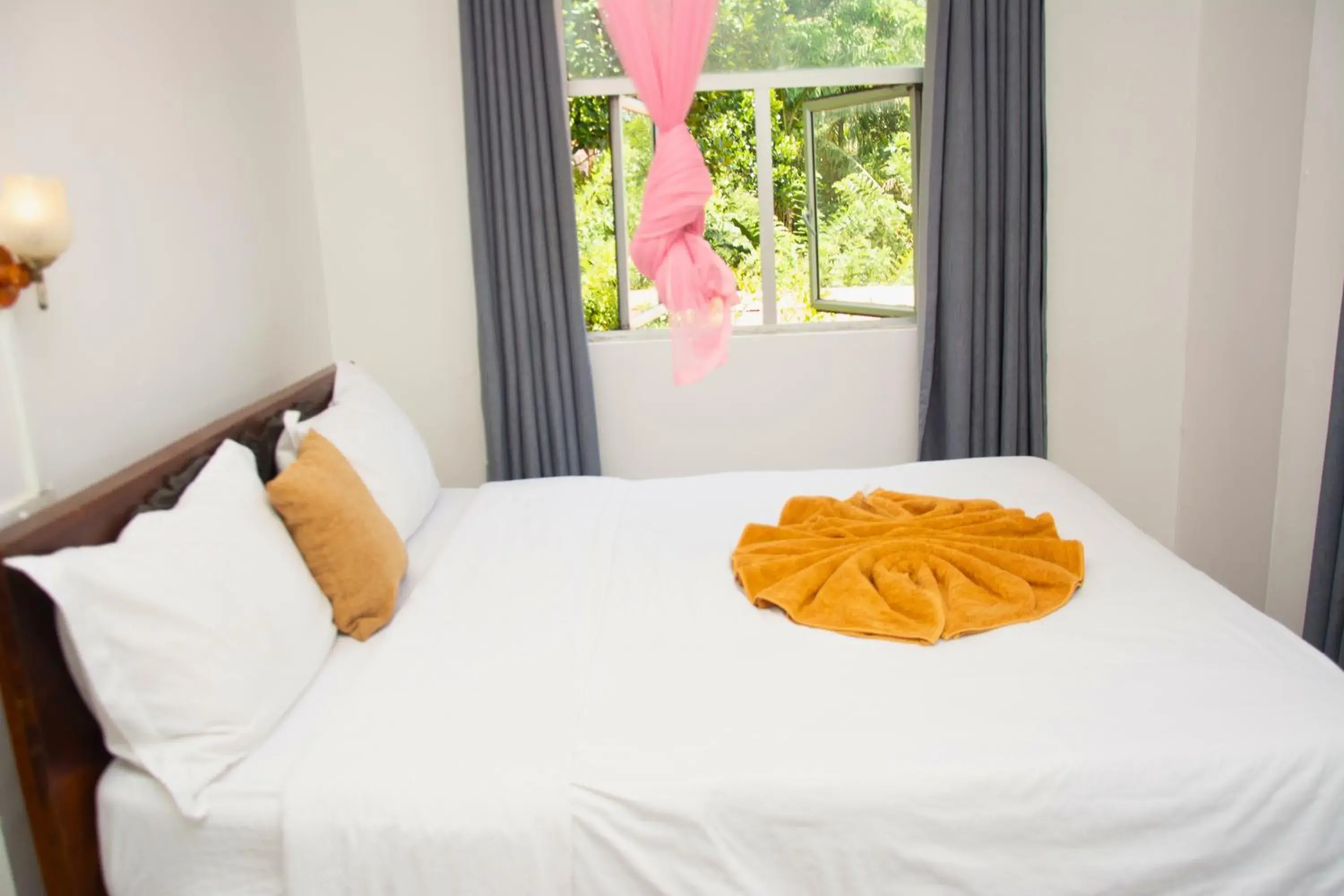 Triple Room with Nine Arch Bridge View - single occupancy in 9 Arch view rest inn Triple Room with Nine Arch Bridge View - single occupancy in 9 Arch view rest inn