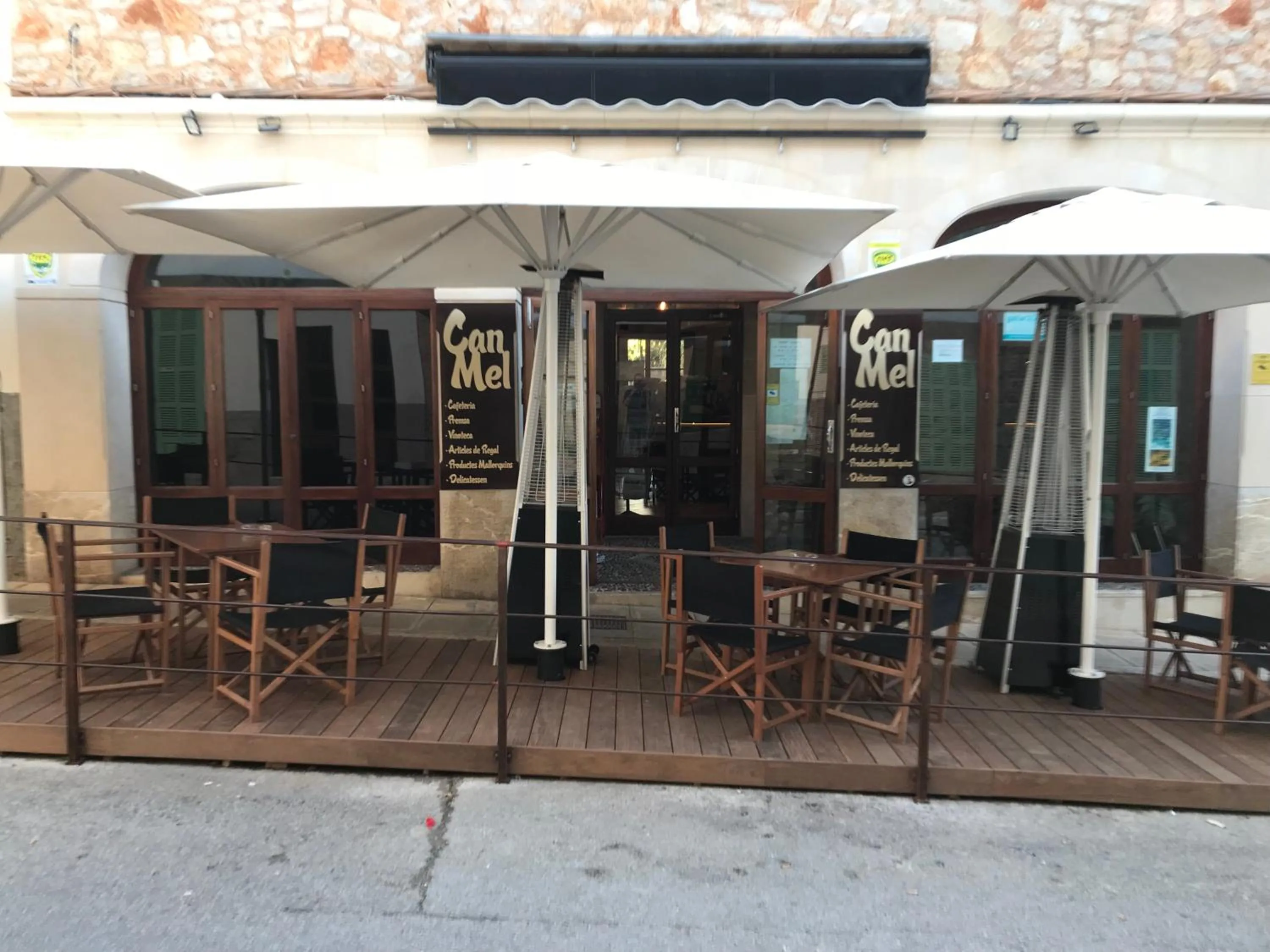 Food and drinks in Petit Hotel C'an Mel