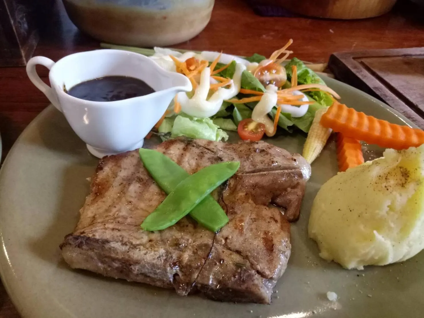 Food and drinks in Buraphat Resort