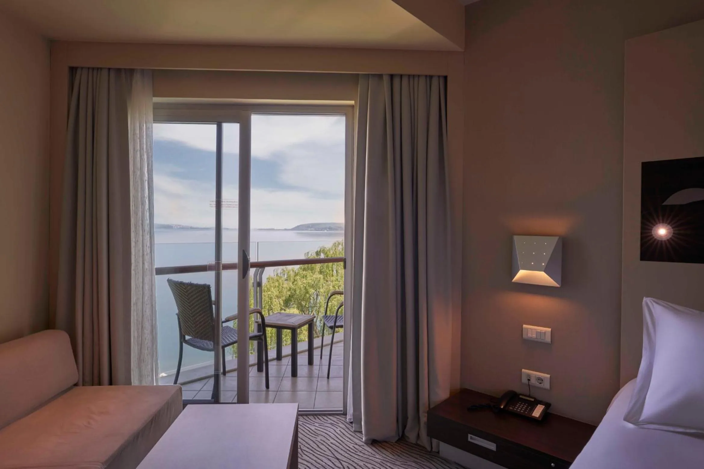 Balcony/Terrace, Bed in Richmond Nua Wellness Spa - Adult Only