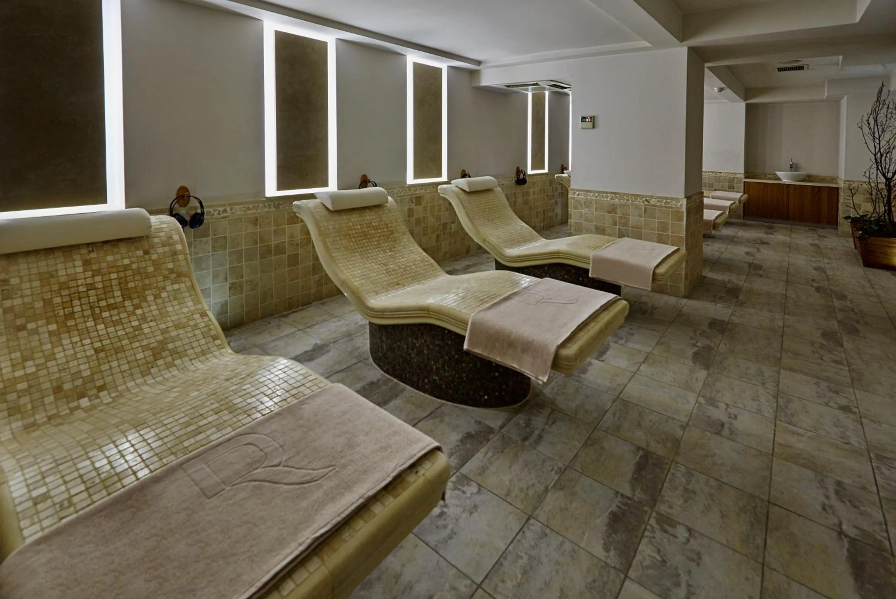Spa and wellness centre/facilities in Richmond Nua Wellness Spa - Adult Only
