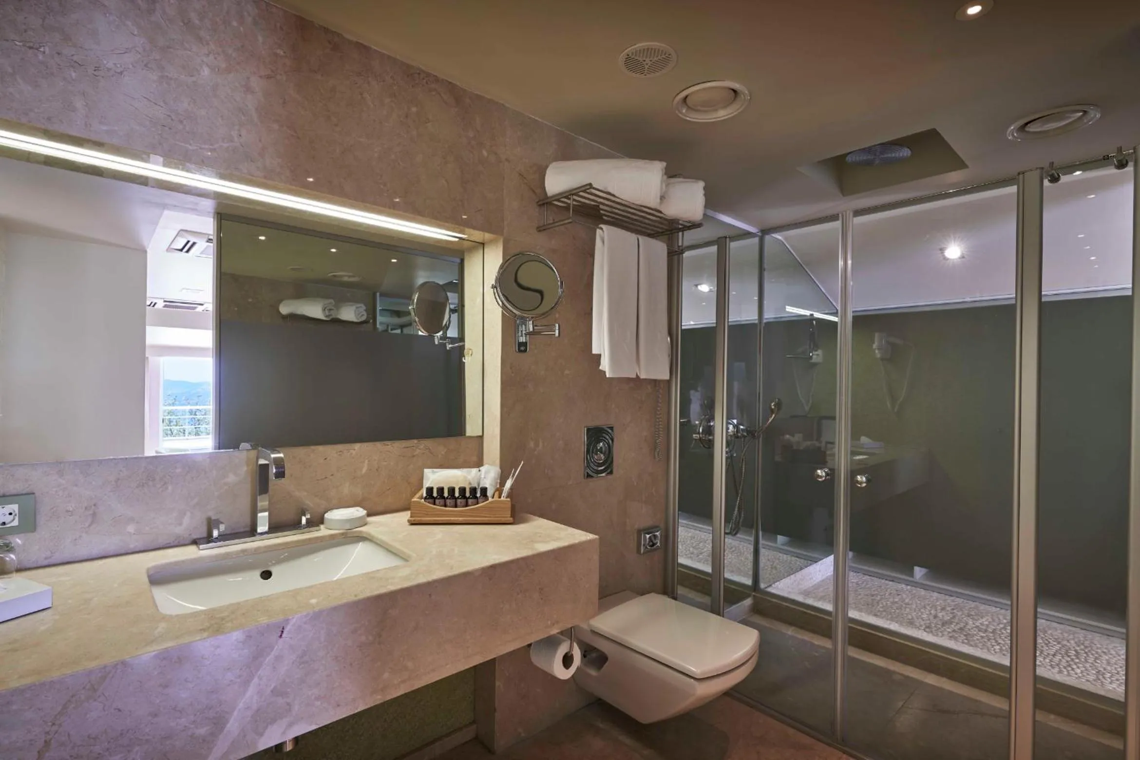 Shower in Richmond Nua Wellness Spa - Adult Only