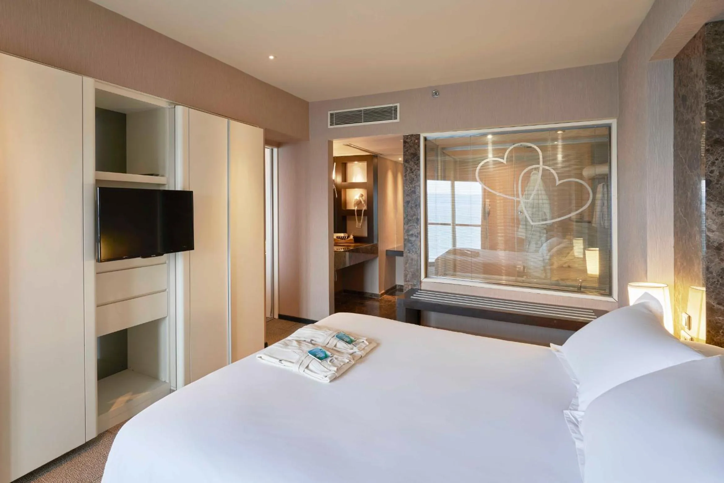 Bed in Richmond Nua Wellness Spa - Adult Only