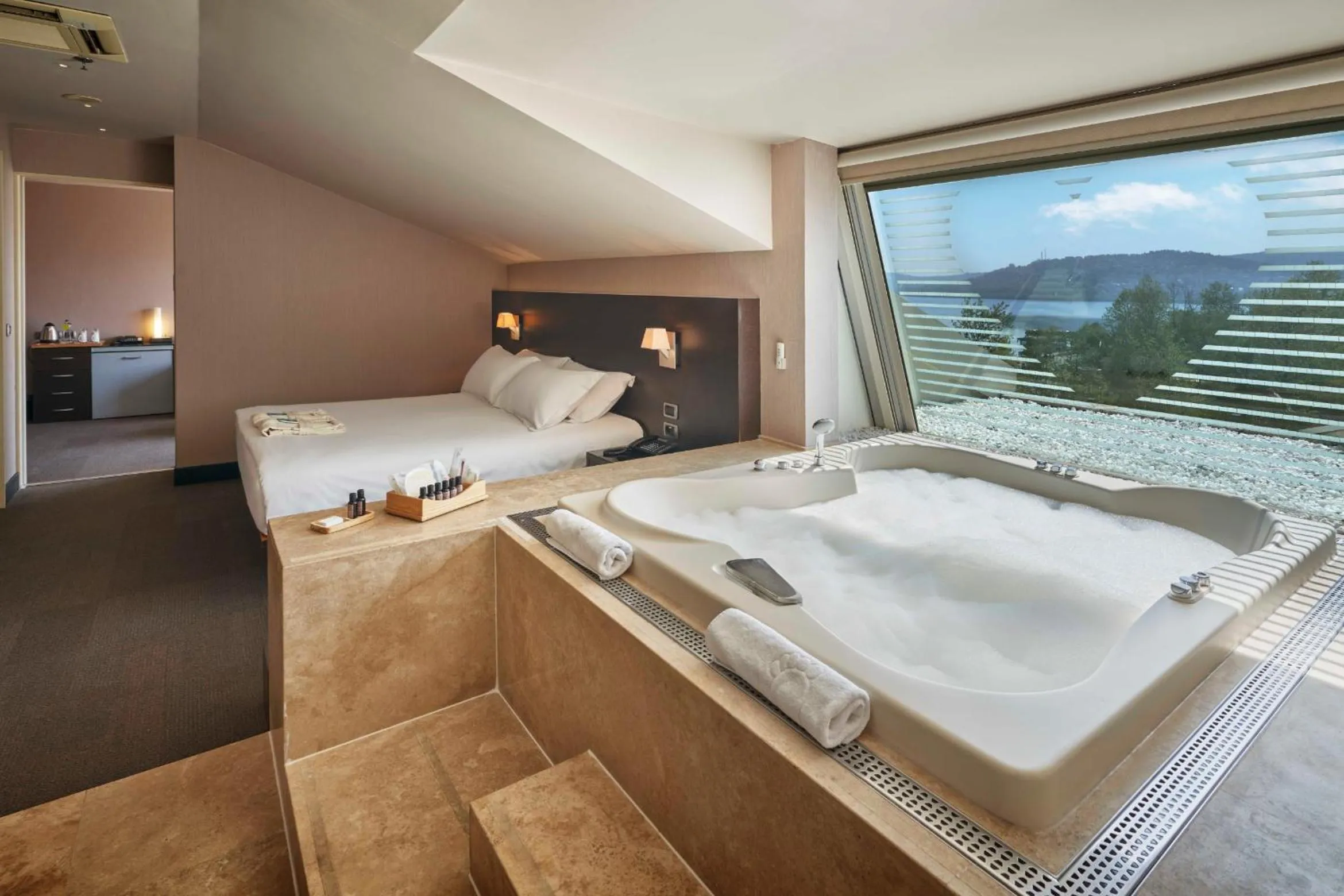 Bed in Richmond Nua Wellness Spa - Adult Only