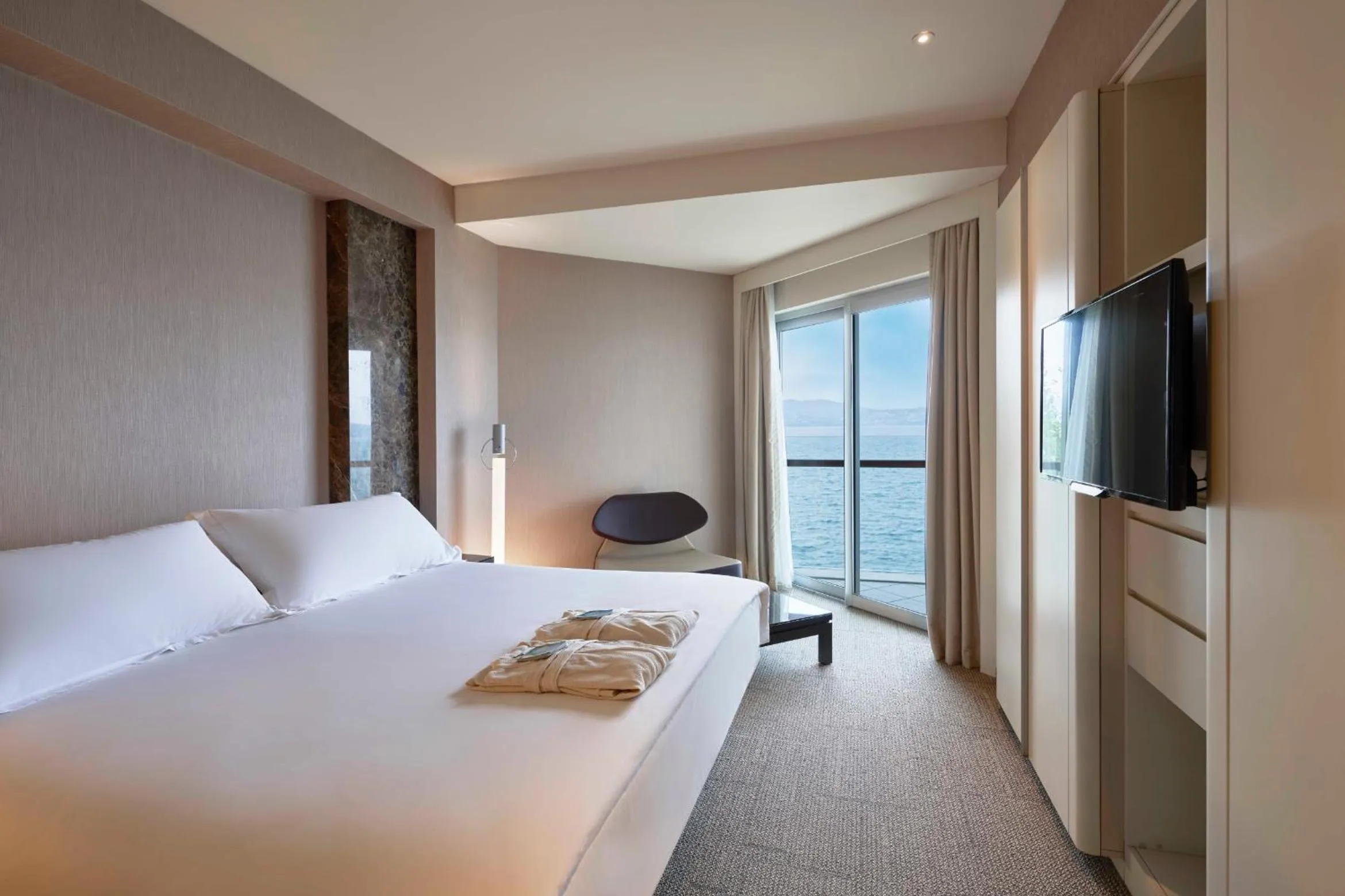 Bed in Richmond Nua Wellness Spa - Adult Only