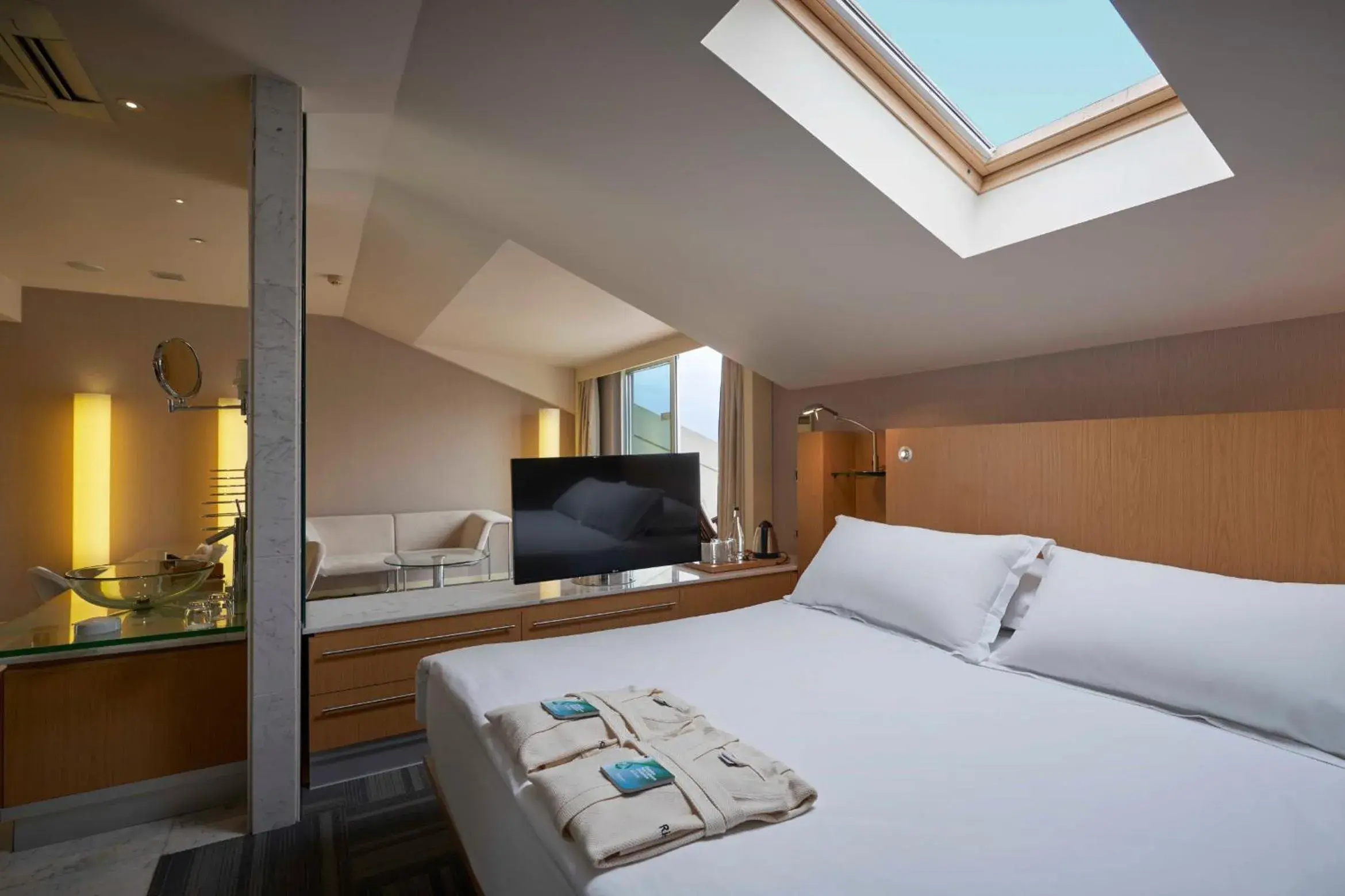 Junior Suite in Richmond Nua Wellness Spa - Adult Only Junior Suite in Richmond Nua Wellness Spa - Adult Only