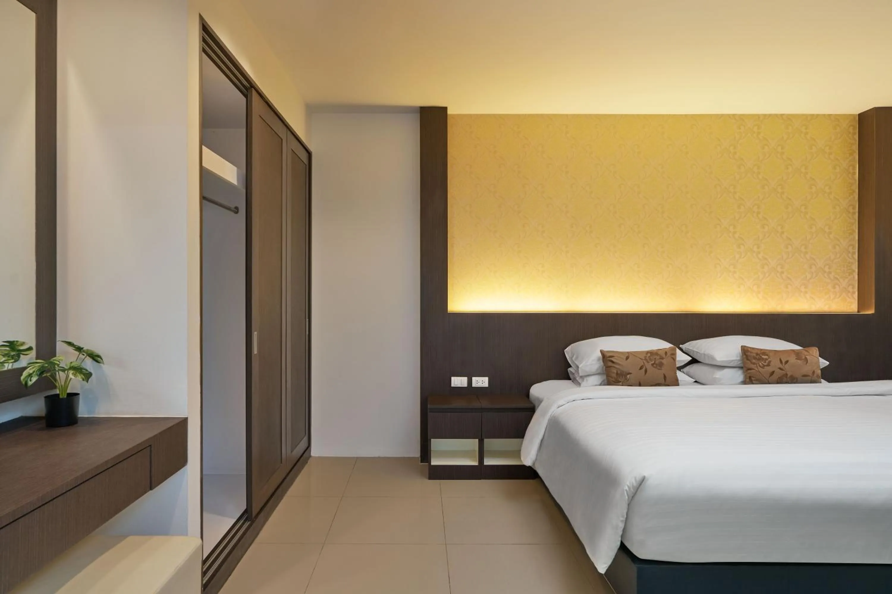 Bedroom, Bed in Patong Bay Hill