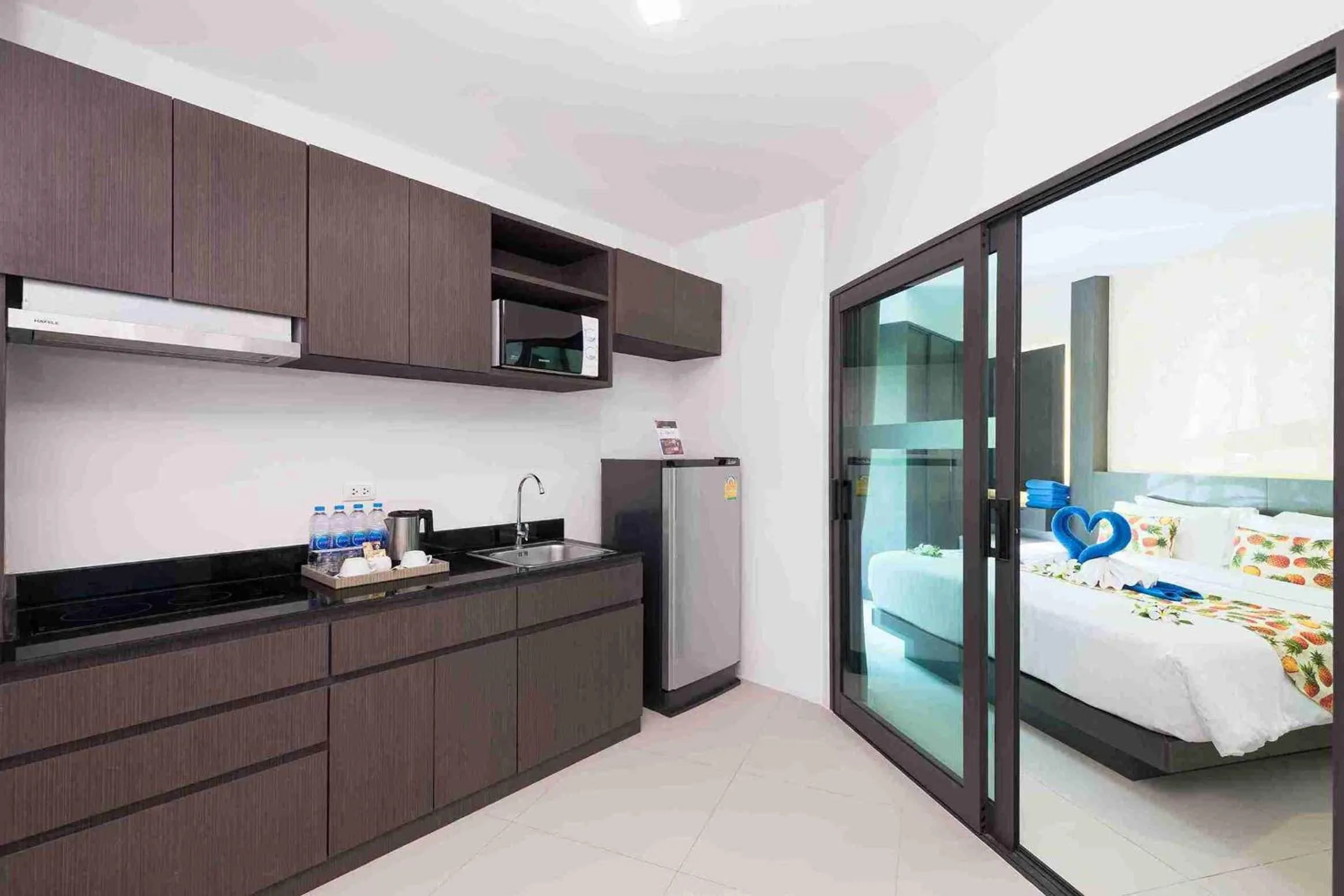 Kitchen or kitchenette, Bed in Patong Bay Hill