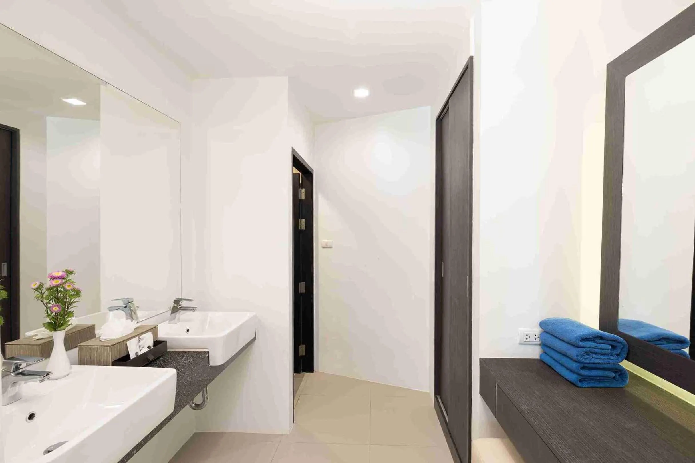 Bathroom, Bed in Patong Bay Hill