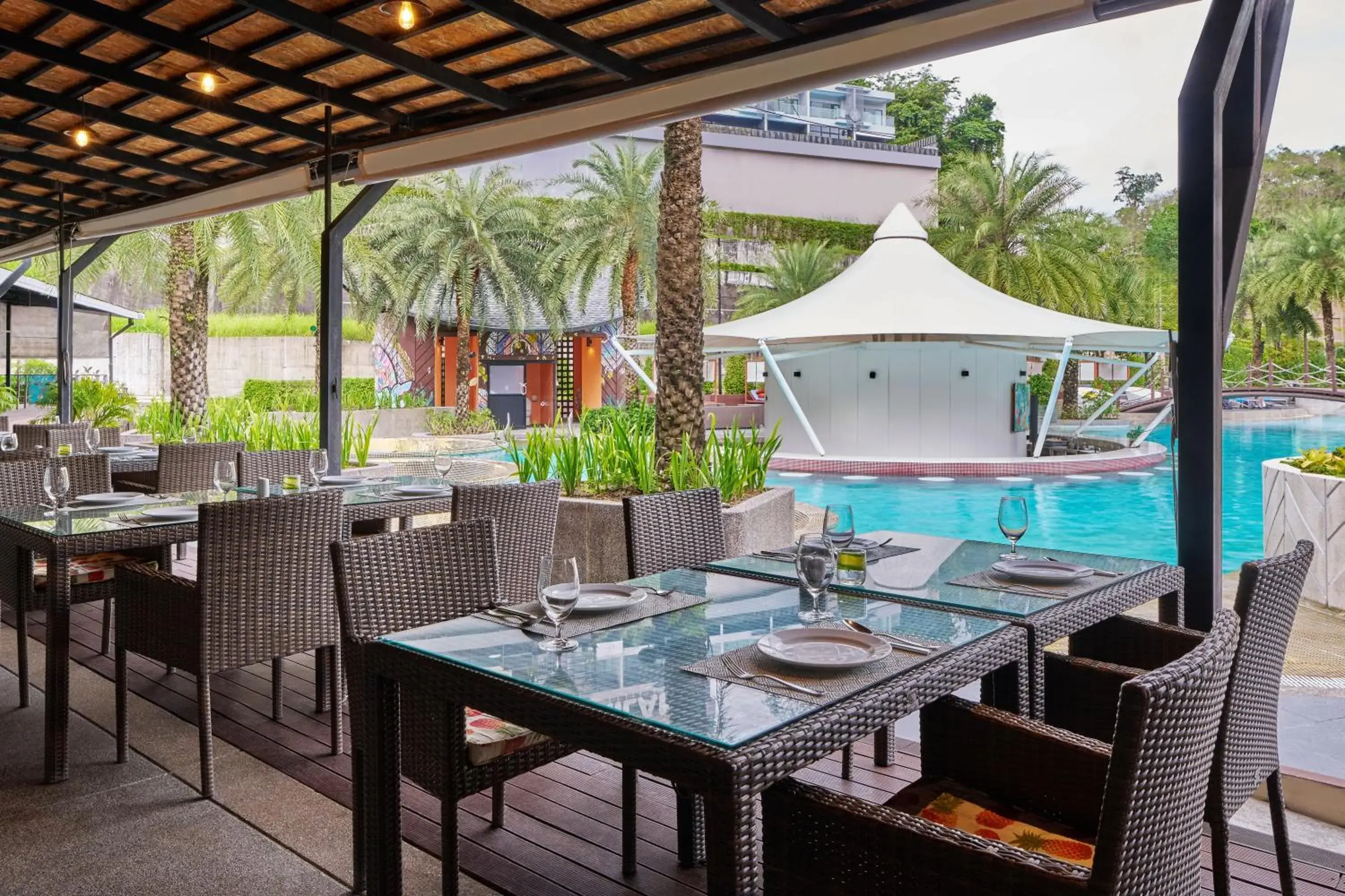 Restaurant/places to eat in Patong Bay Hill Restaurant/places to eat in Patong Bay Hill