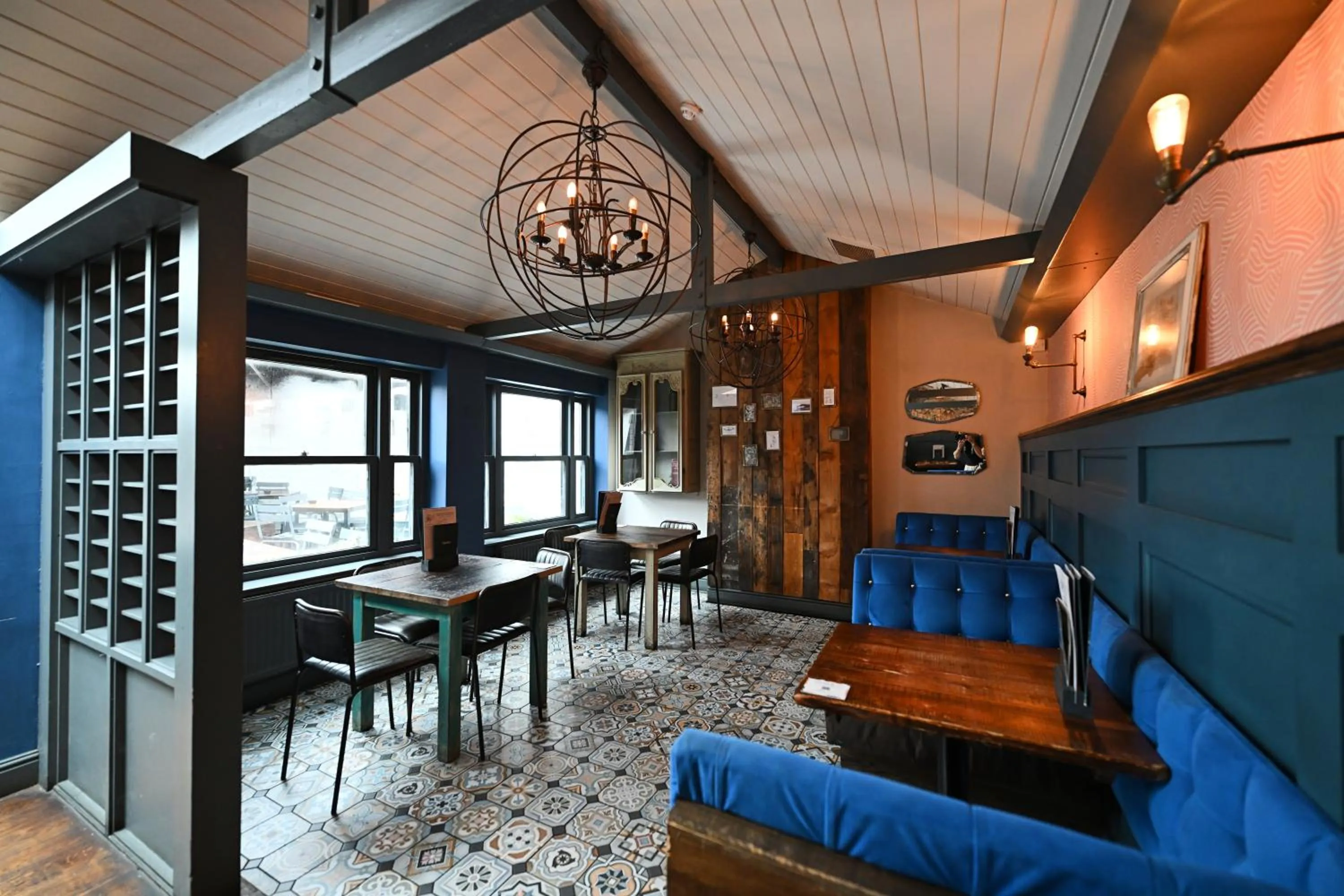 Restaurant/places to eat in The King's Head