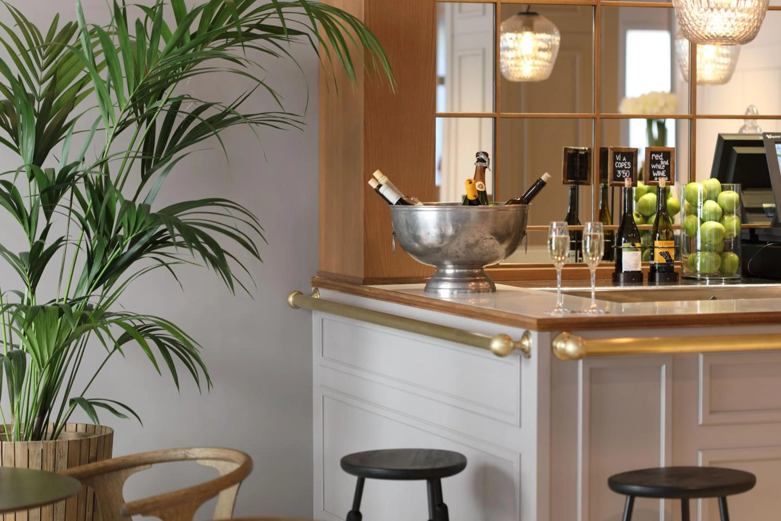 Lounge or bar in Apartaments Plaça Del Vi