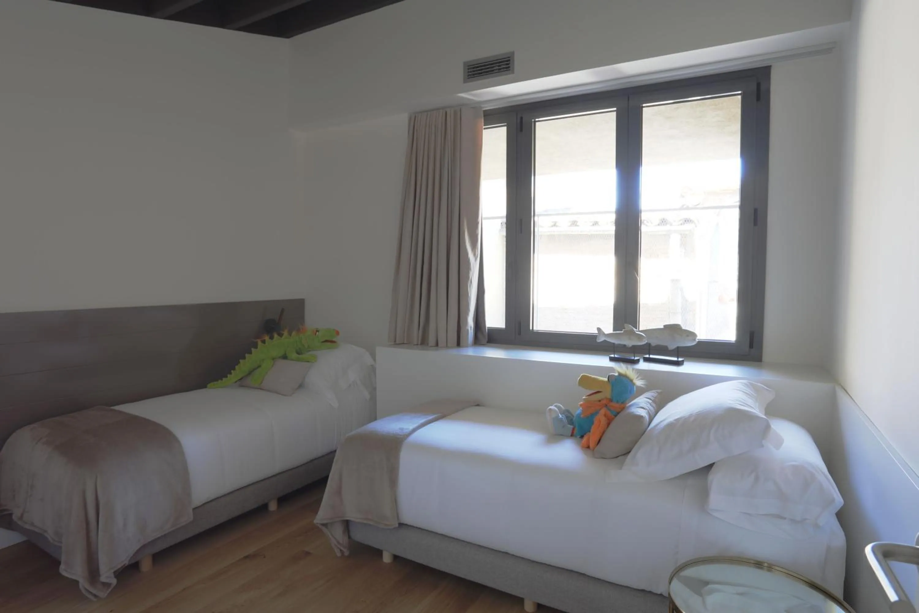 Bedroom, Bed in Apartaments Plaça Del Vi