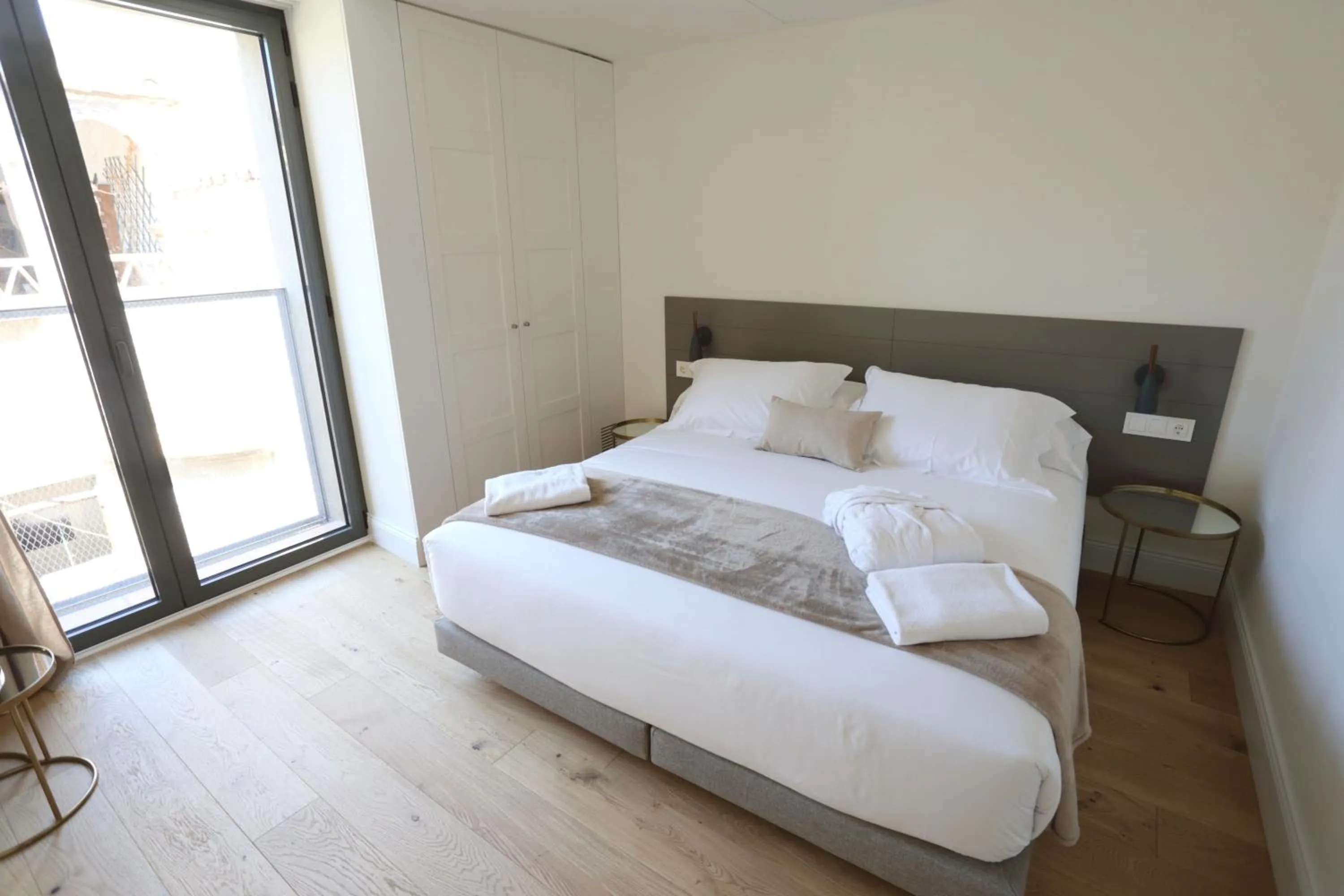 Bedroom, Bed in Apartaments Plaça Del Vi