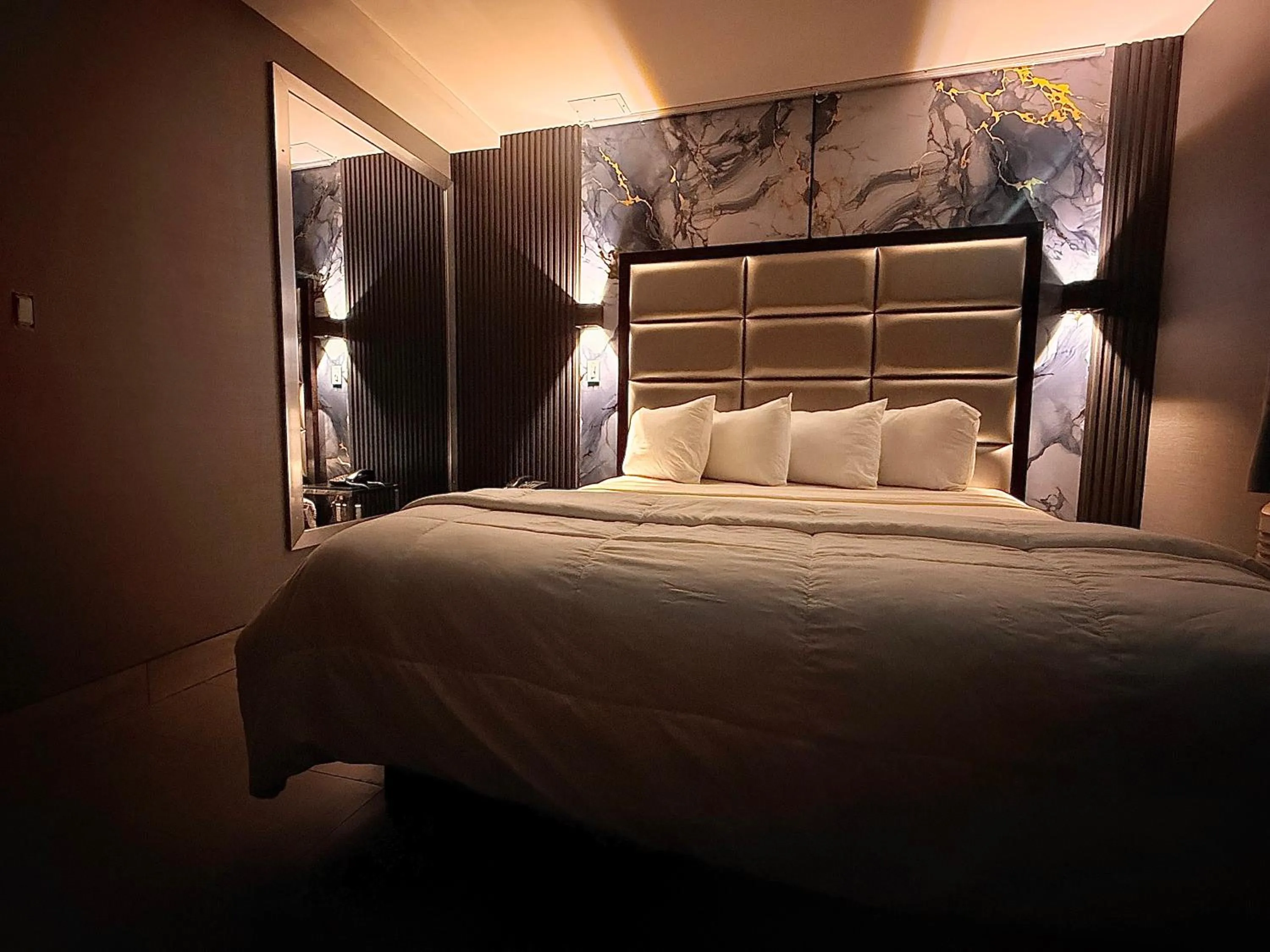 Bed in Umbrella Hotel Bronx