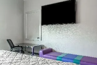 Bed in Umbrella Hotel Bronx