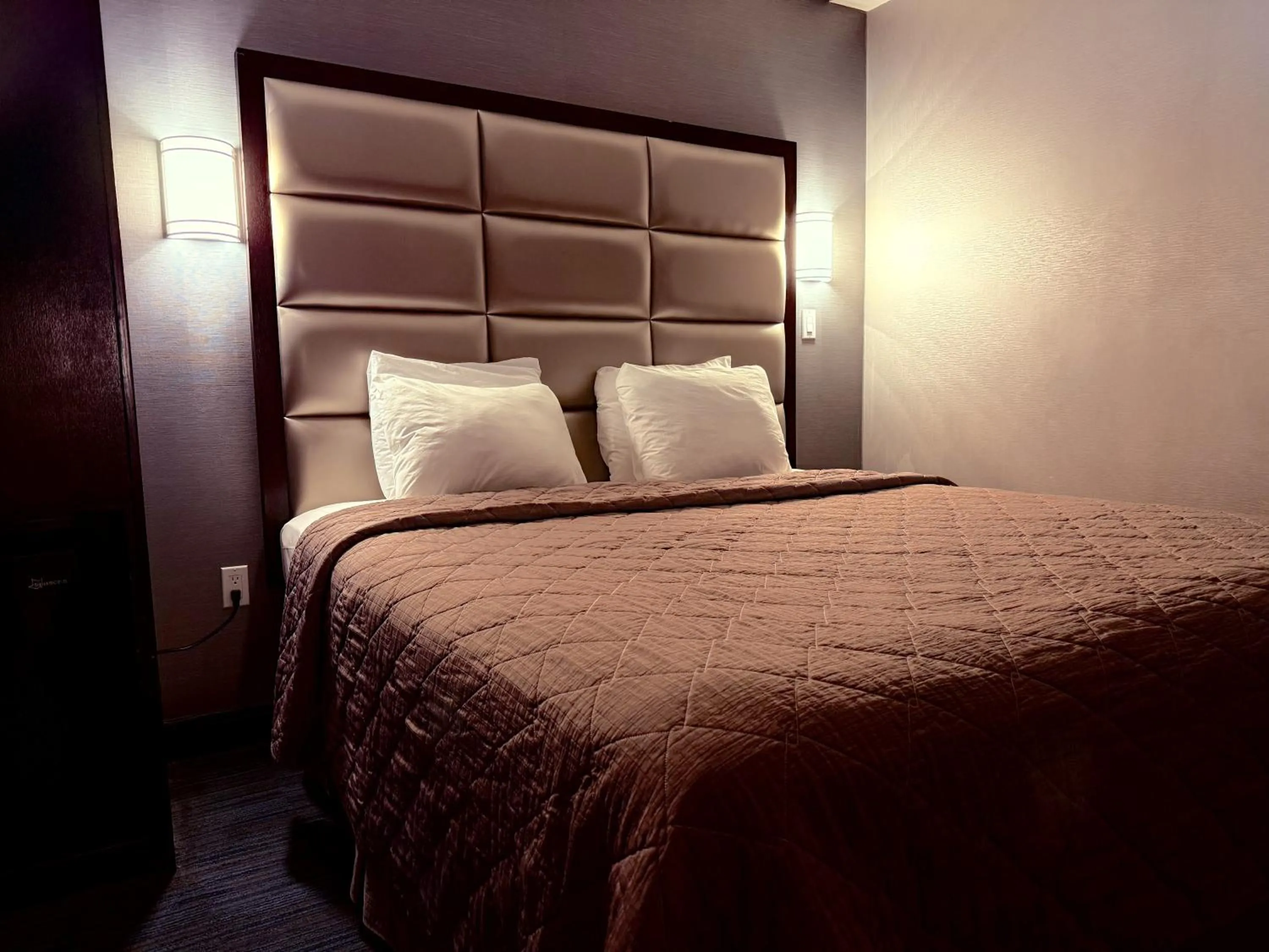 Bedroom, Bed in Umbrella Hotel Bronx