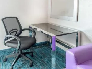 Umbrella Hotel Bronx