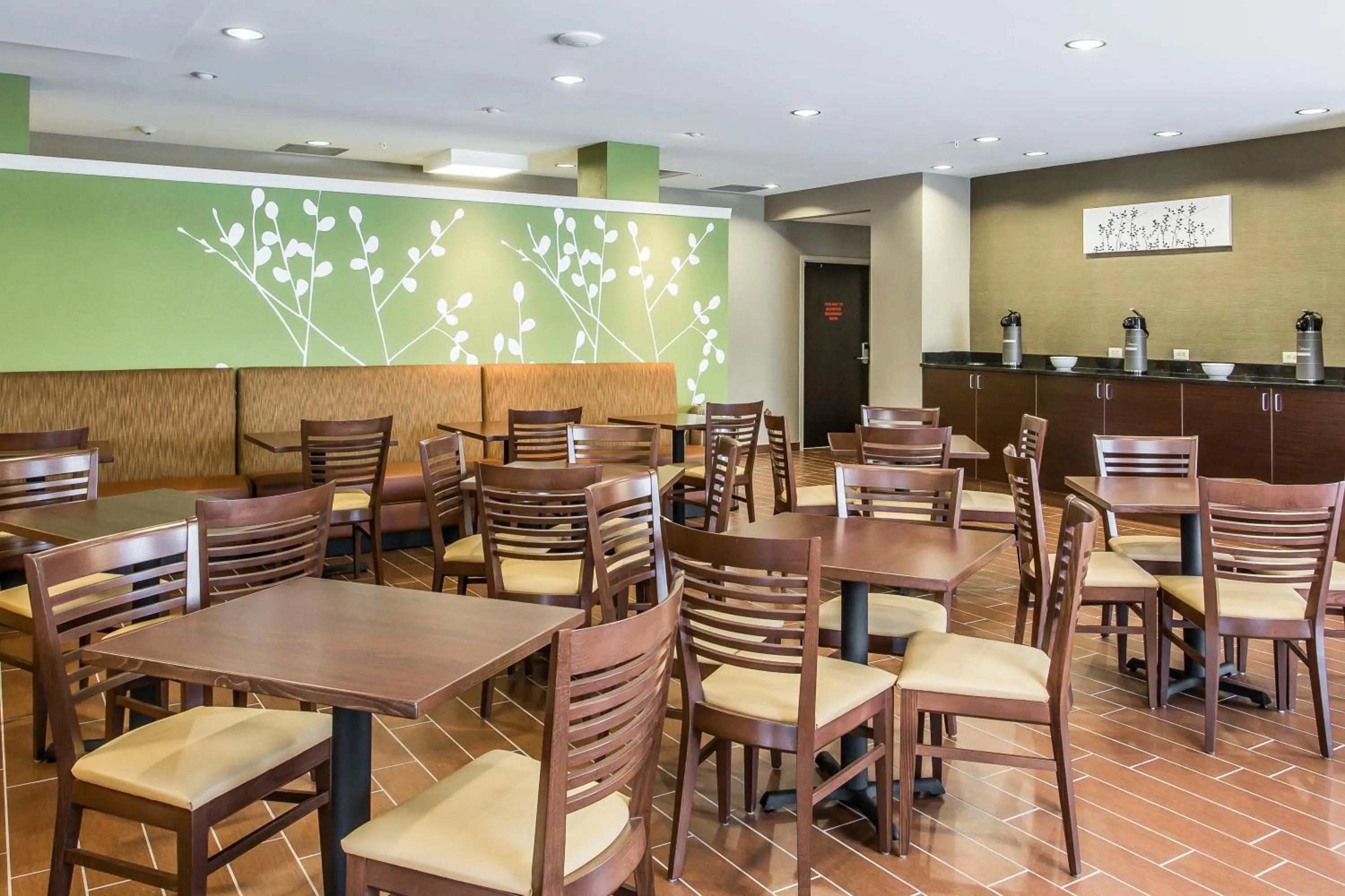 Coffee/tea facilities in Sleep Inn & Suites Dayton South