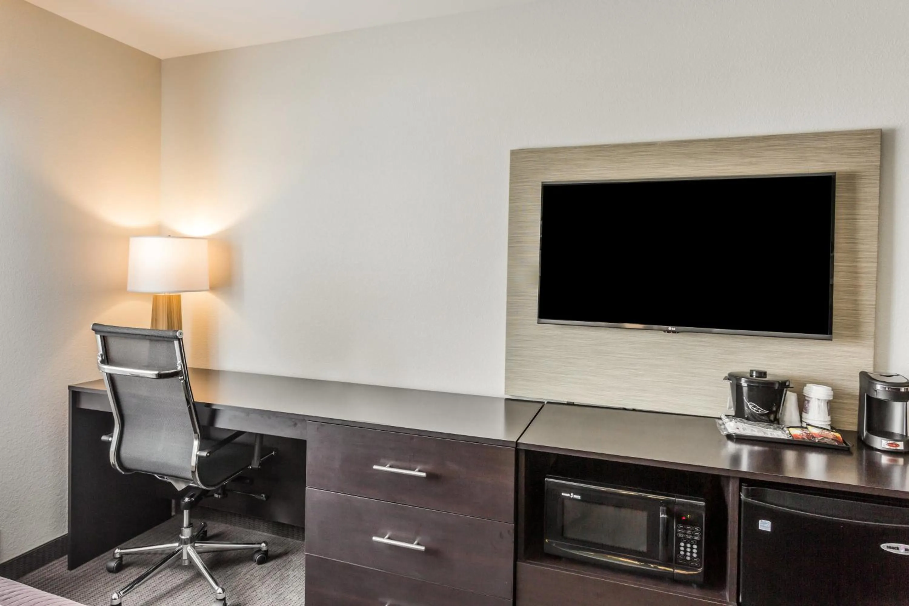TV and multimedia in Sleep Inn & Suites Dayton South