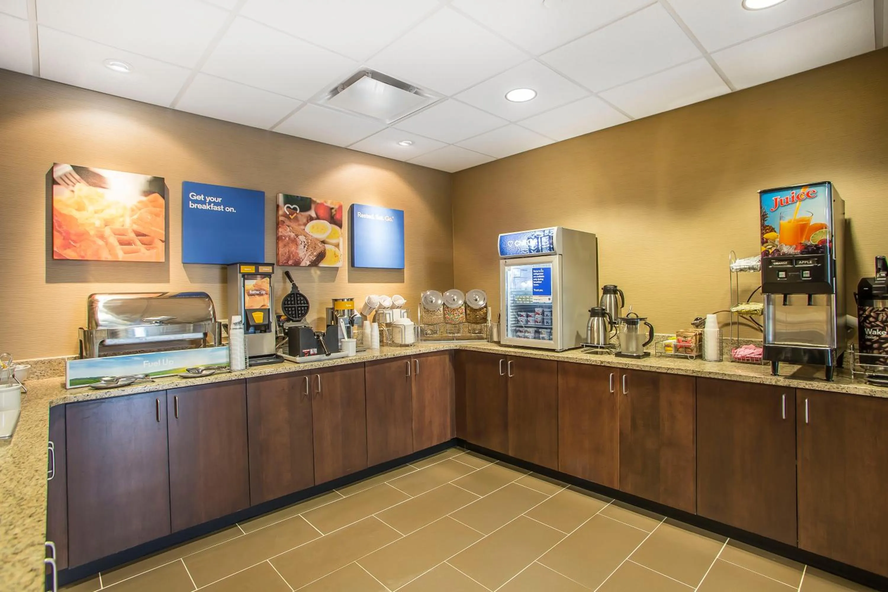 Dining area in Comfort Inn PA Turnpike - I-81