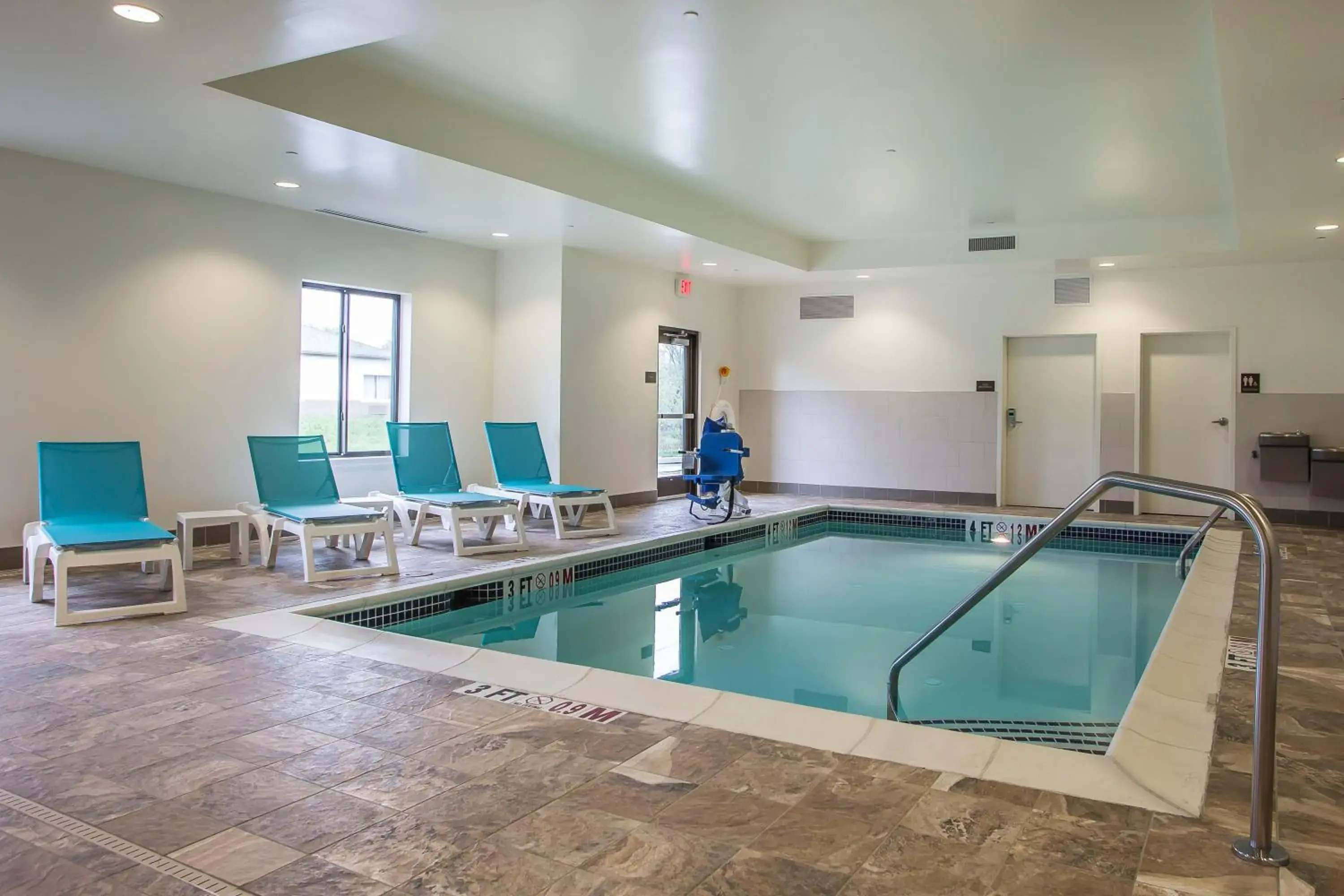 Swimming pool in Comfort Inn PA Turnpike - I-81 Swimming pool in Comfort Inn PA Turnpike - I-81