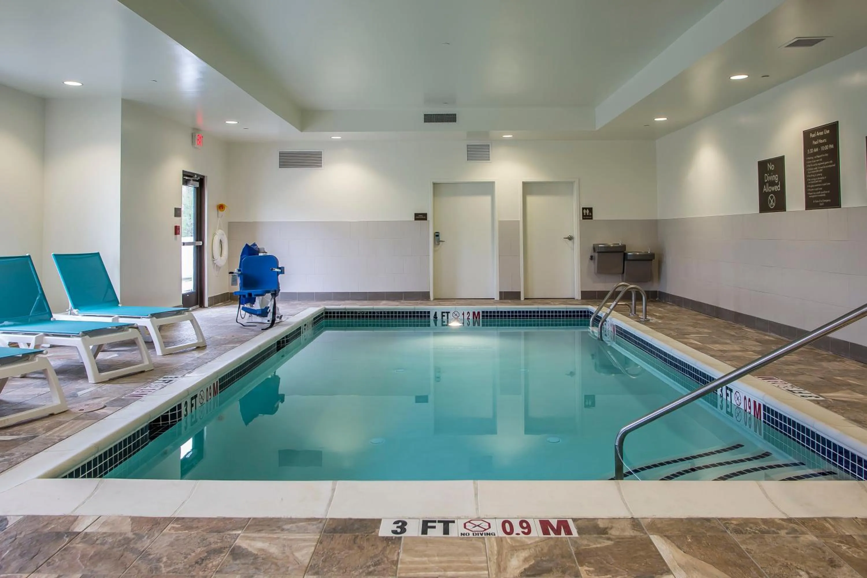 Swimming pool in Comfort Inn PA Turnpike - I-81