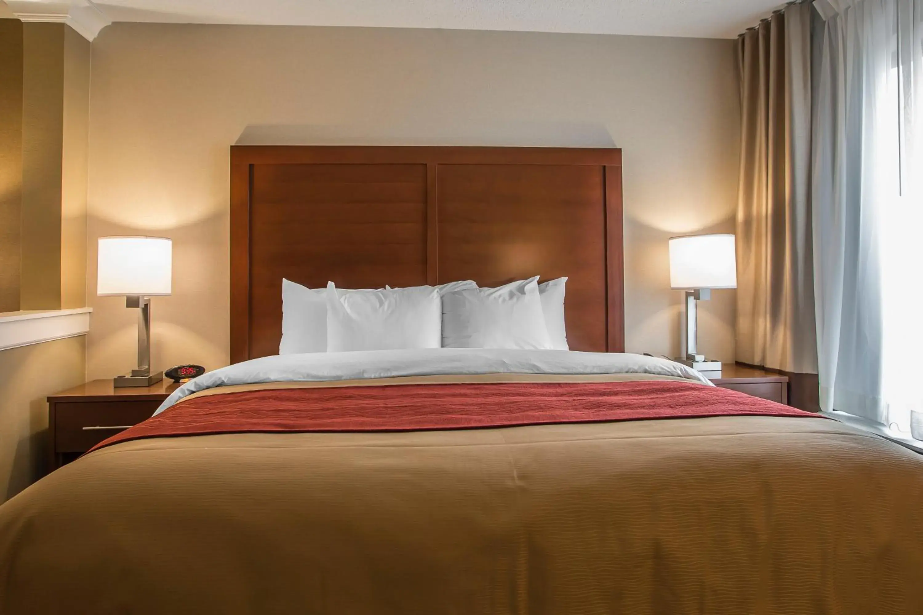 Bed in Comfort Inn PA Turnpike - I-81 Bed in Comfort Inn PA Turnpike - I-81