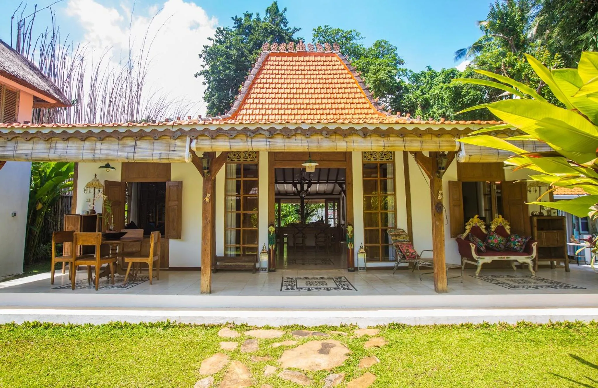 Photo of the whole room in Lata Lama