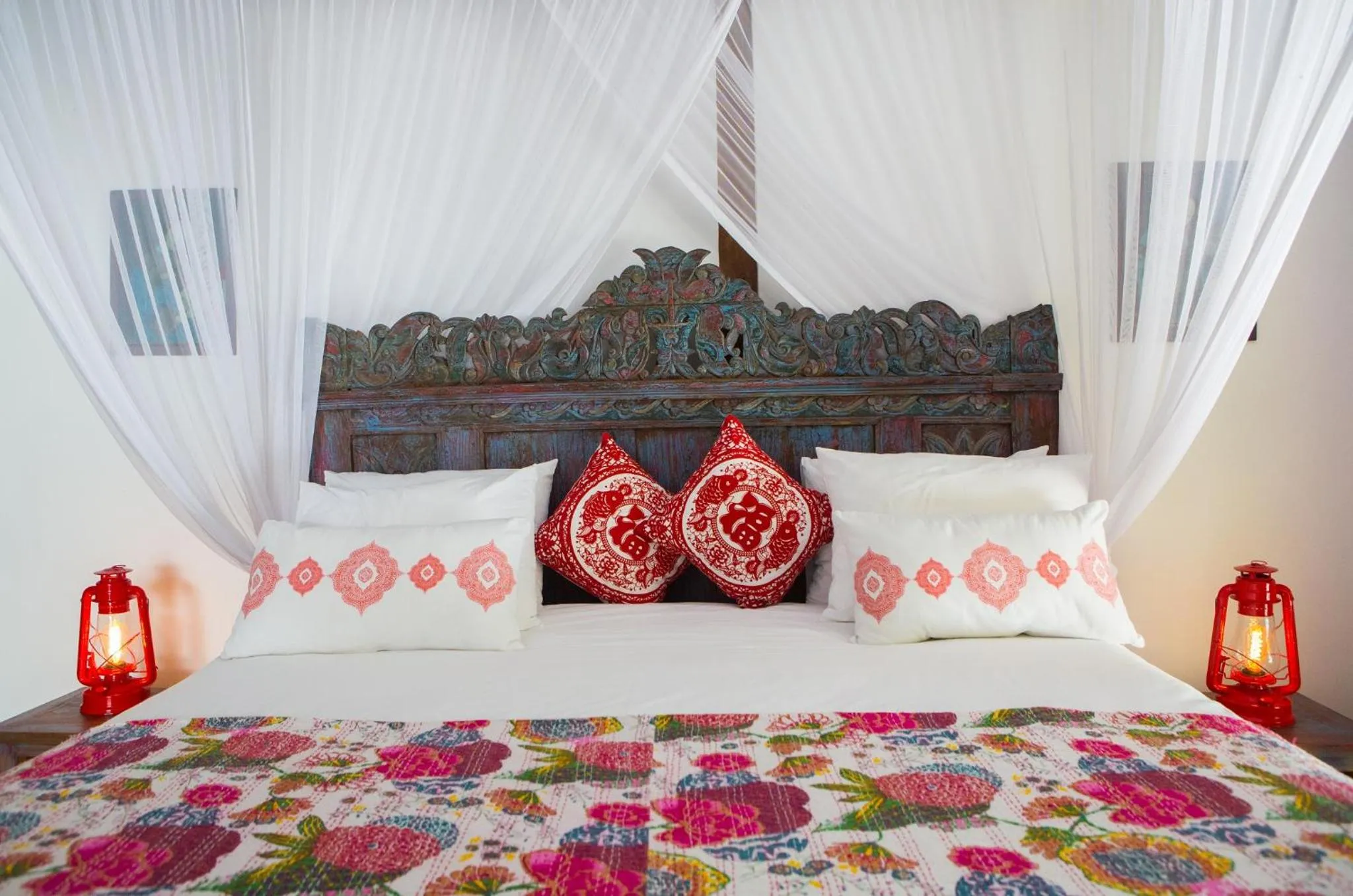 Bedroom, Bed in Lata Lama