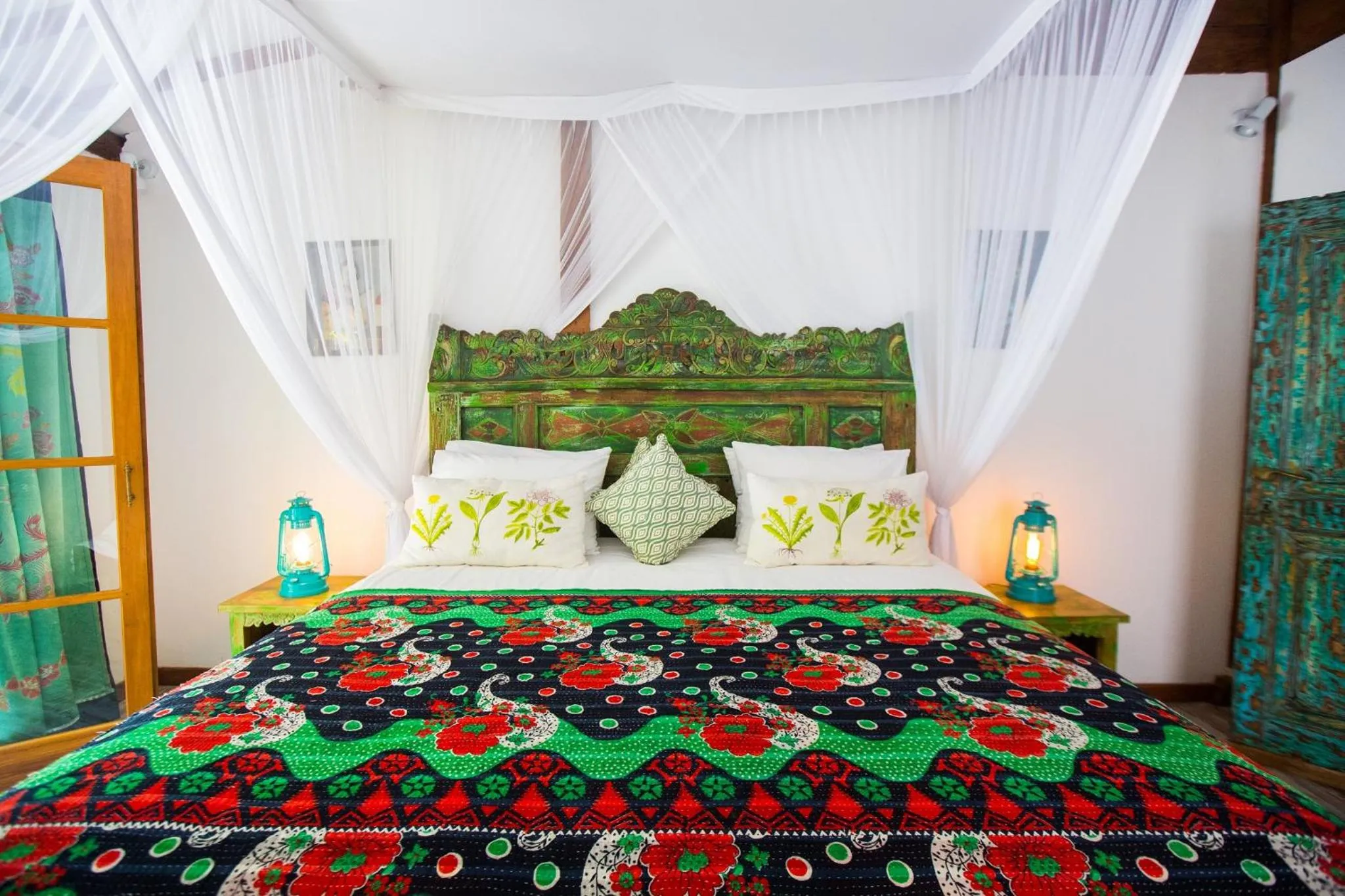 Bedroom, Bed in Lata Lama