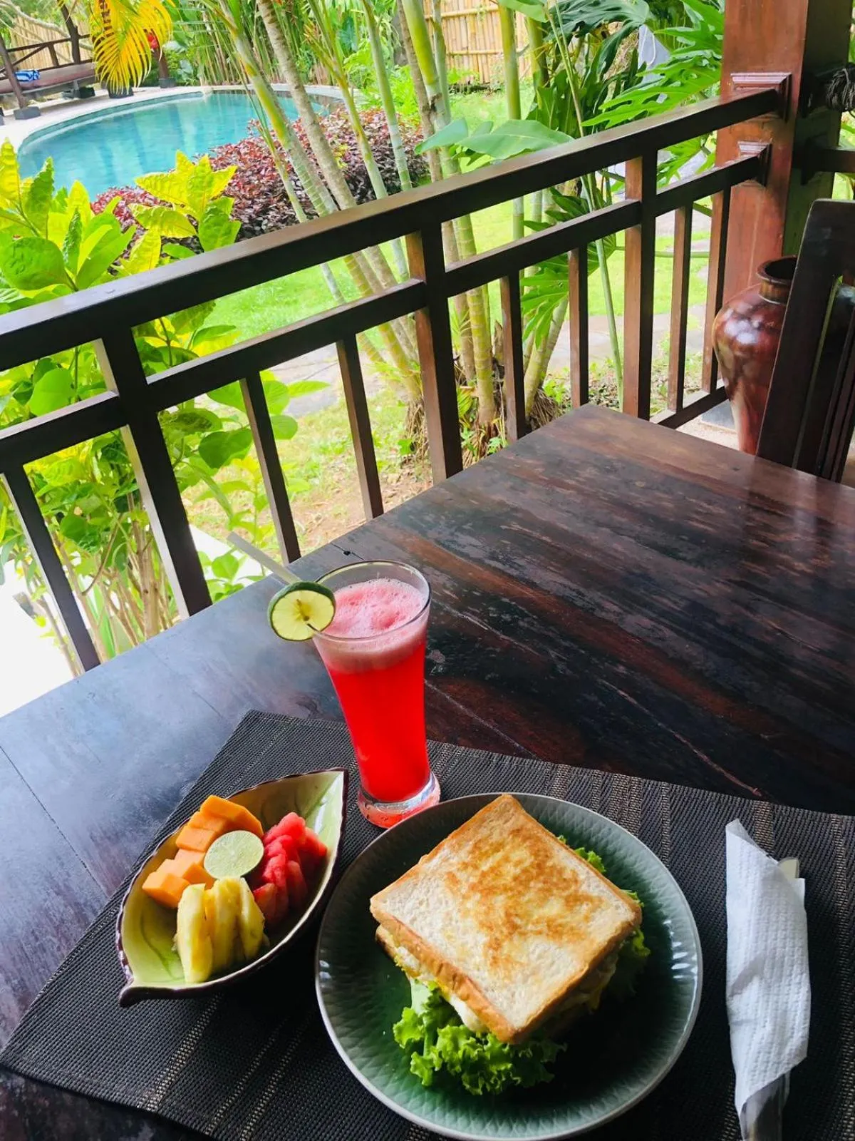 Restaurant/places to eat in Lullaby Bungalows