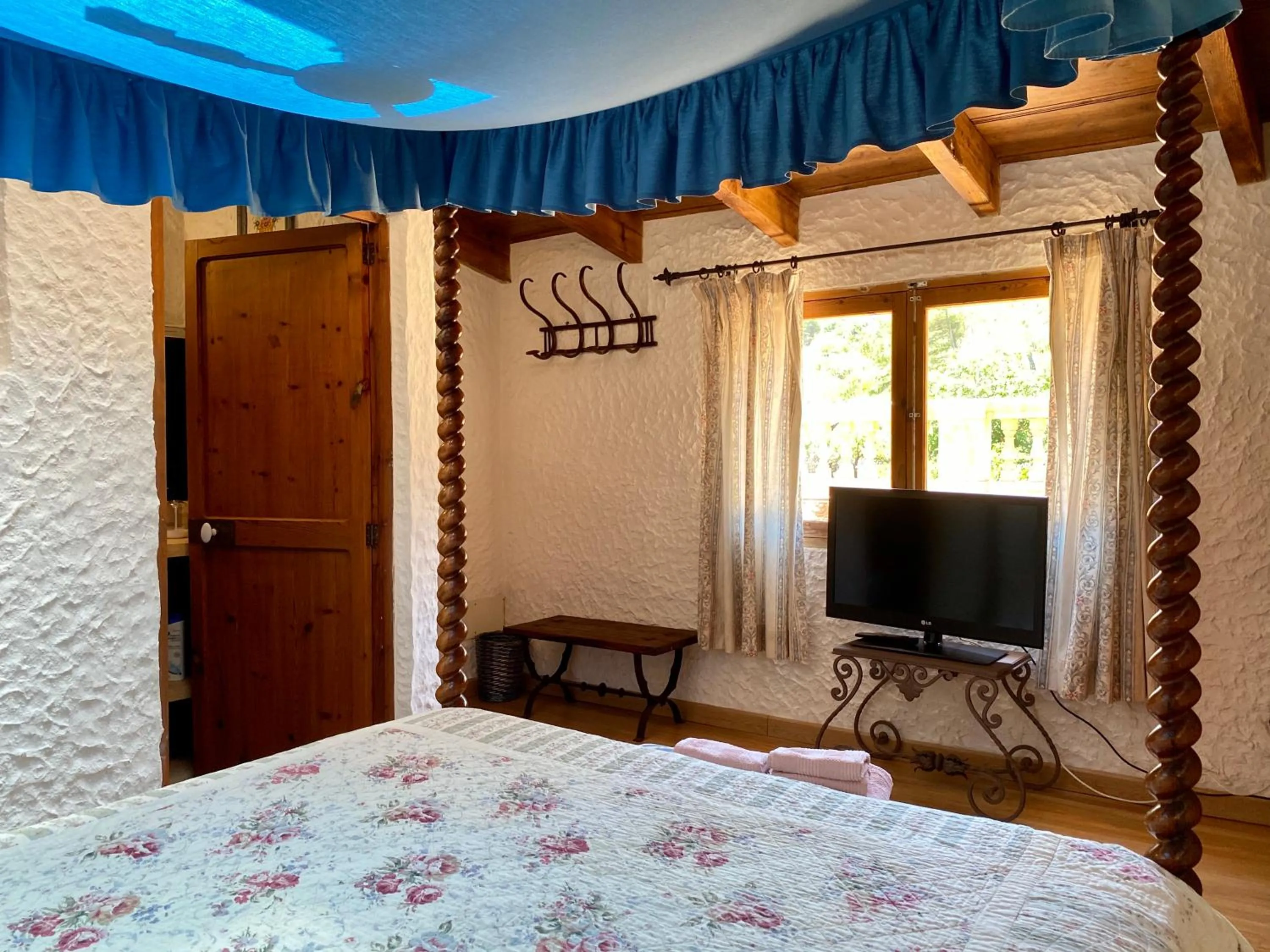 TV and multimedia, Bed in Finca Ses Fontanelles