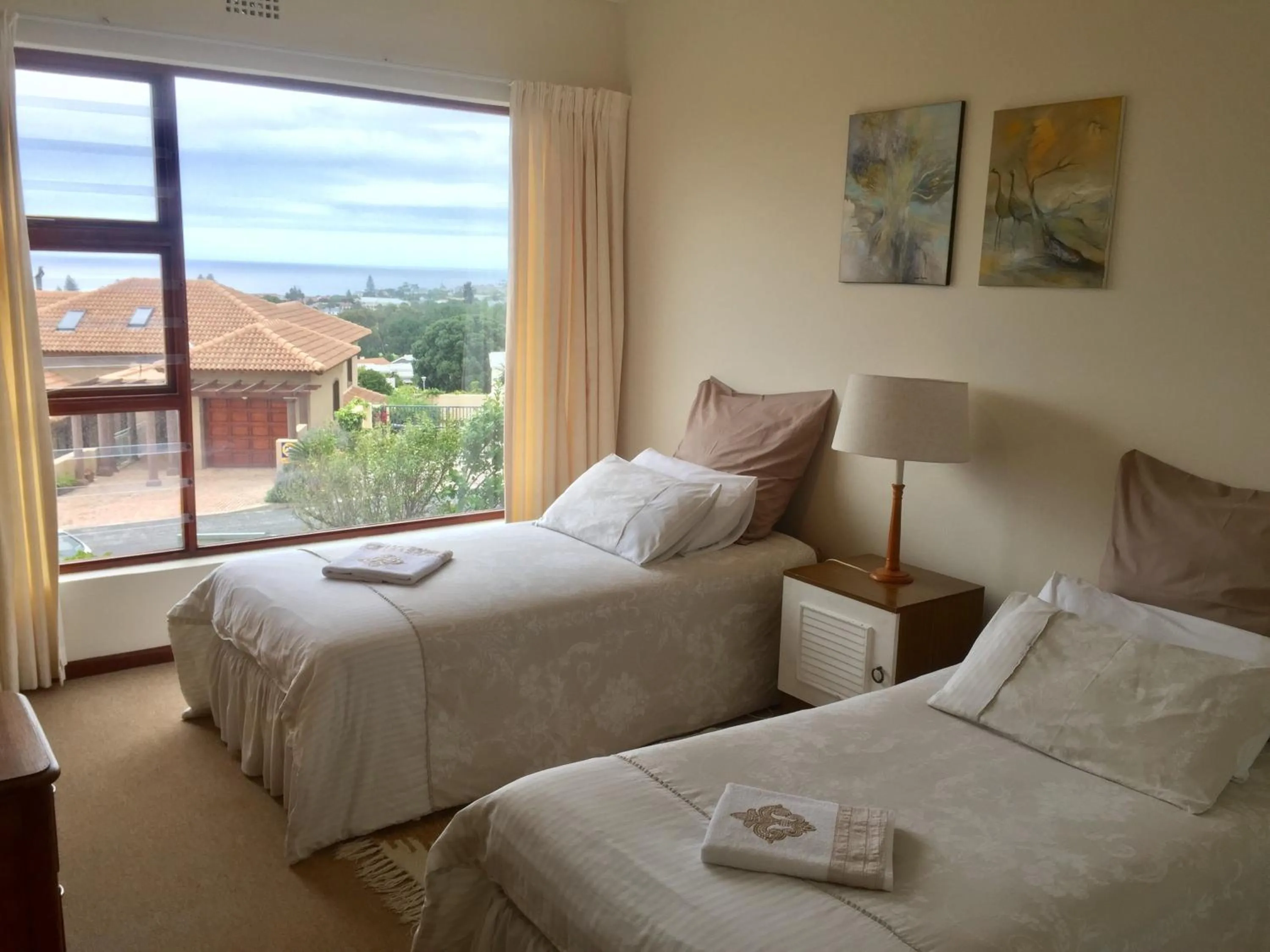 Photo of the whole room, Bed in Hermanus Heights Villa