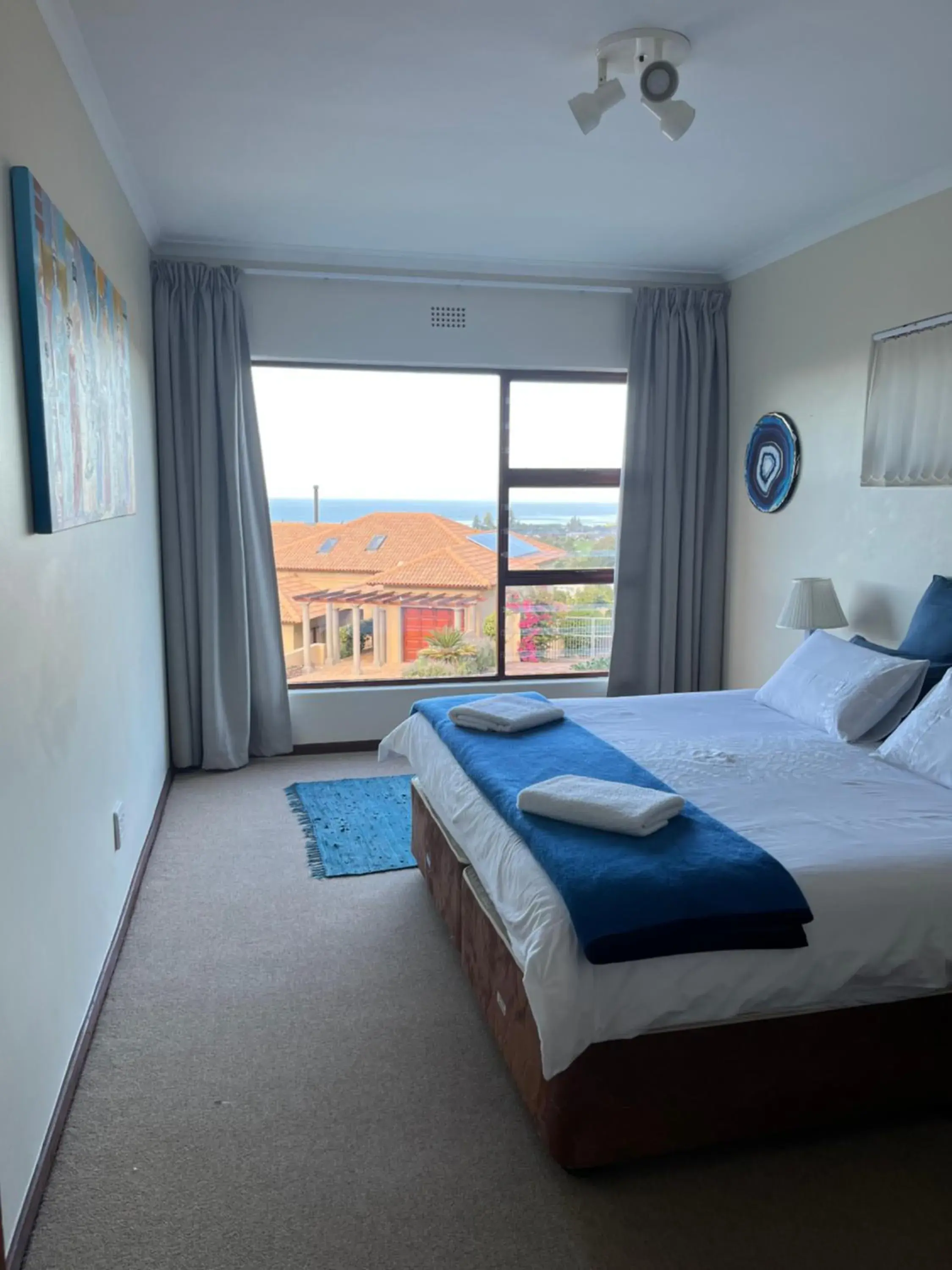 Two-Bedroom Apartment - Lower Level in Hermanus Heights Villa Two-Bedroom Apartment - Lower Level in Hermanus Heights Villa