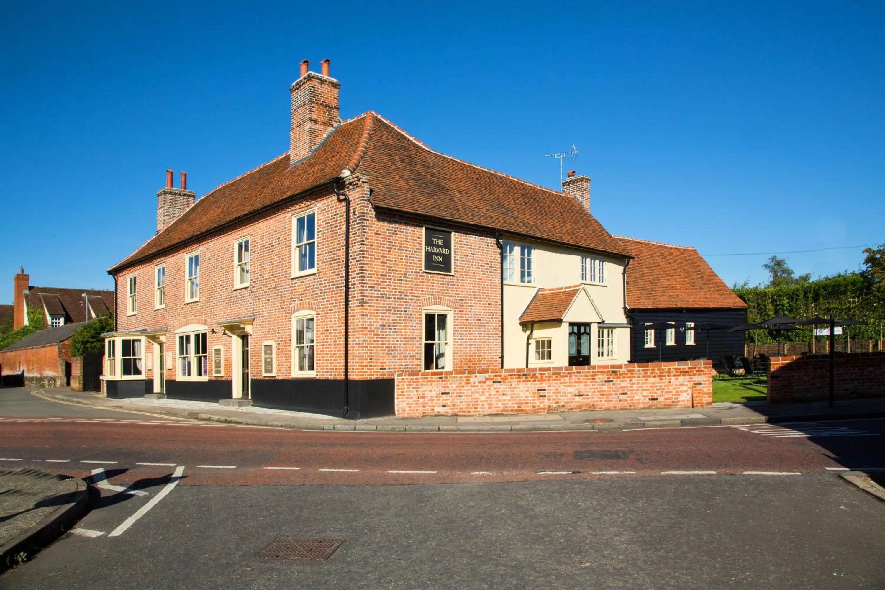 Facade/entrance in The Harvard Inn