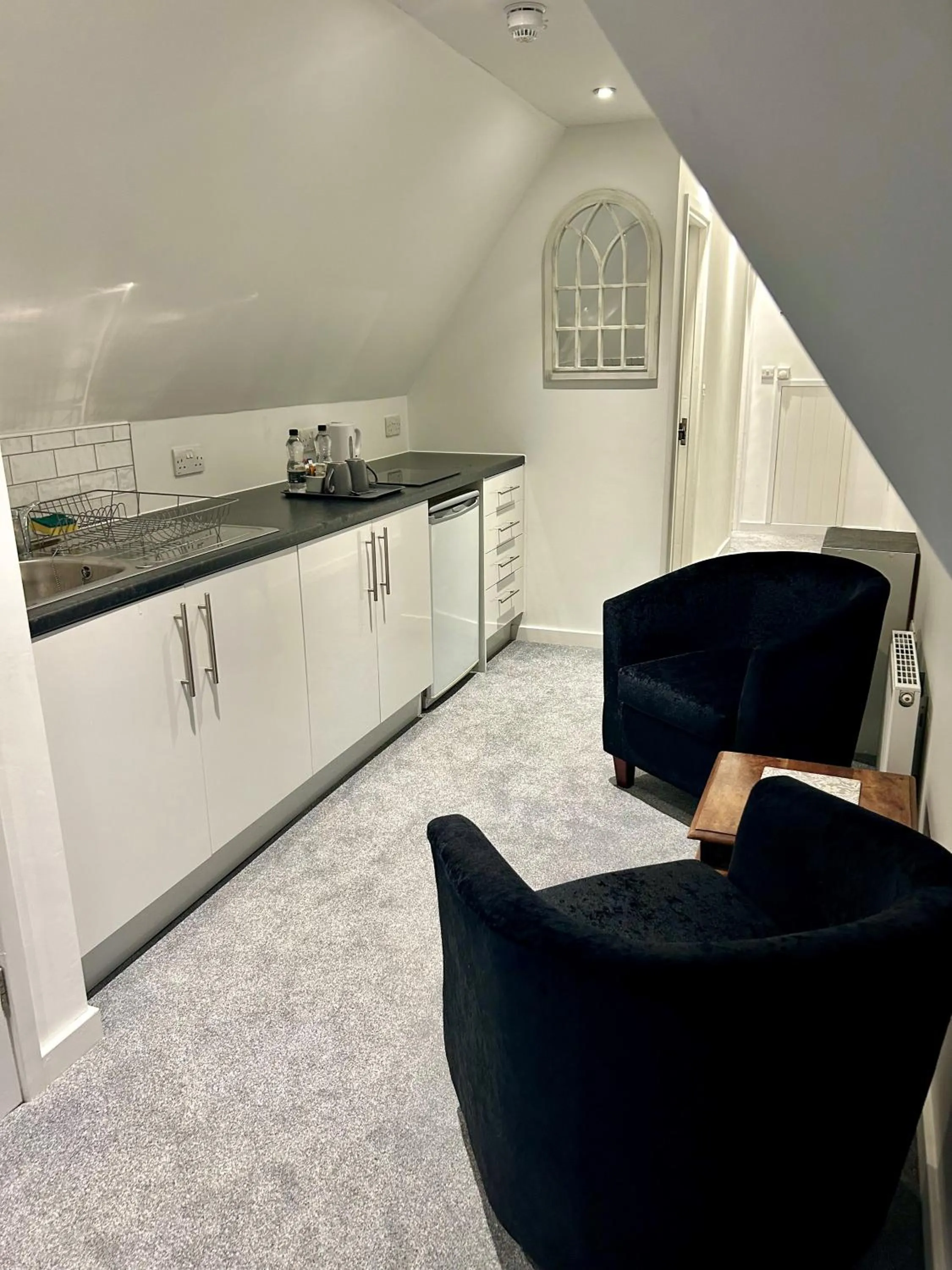 Kitchen or kitchenette in The Harvard Inn