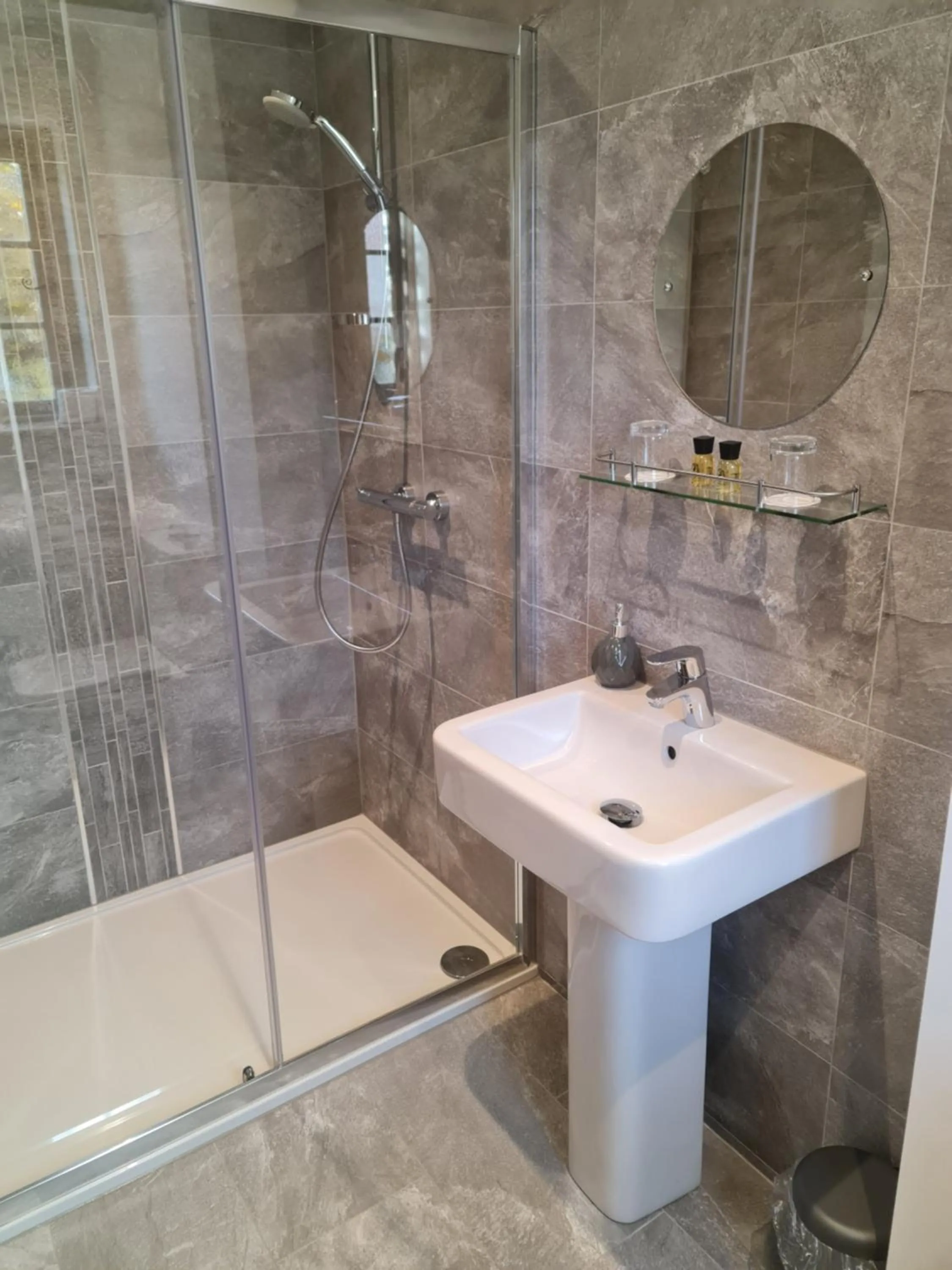 Bathroom in The Harvard Inn