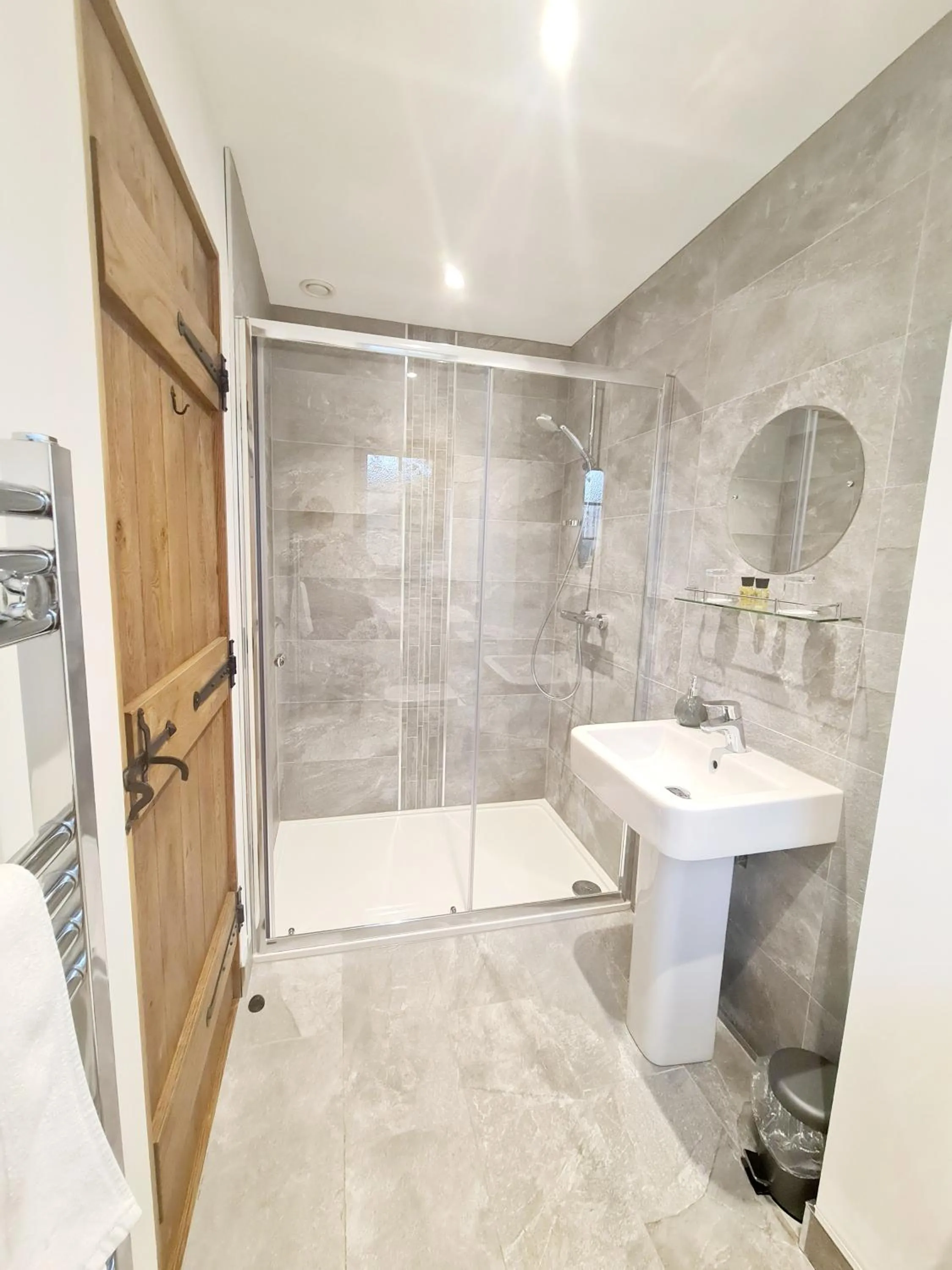 Shower in The Harvard Inn